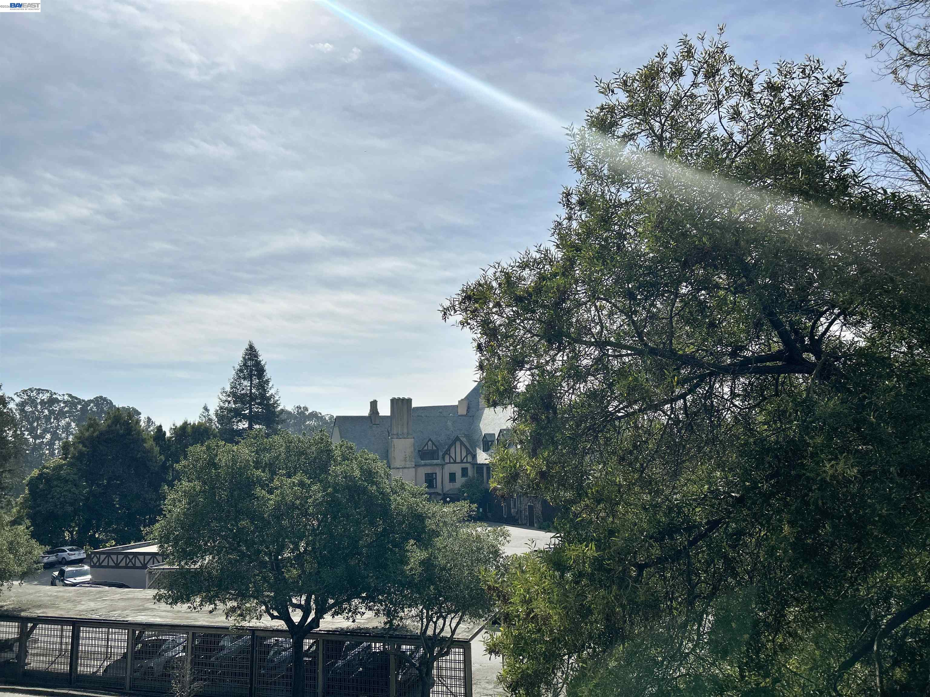 Detail Gallery Image 20 of 25 For 5335 Broadway Terrace #204,  Oakland,  CA 94618 - 2 Beds | 2 Baths