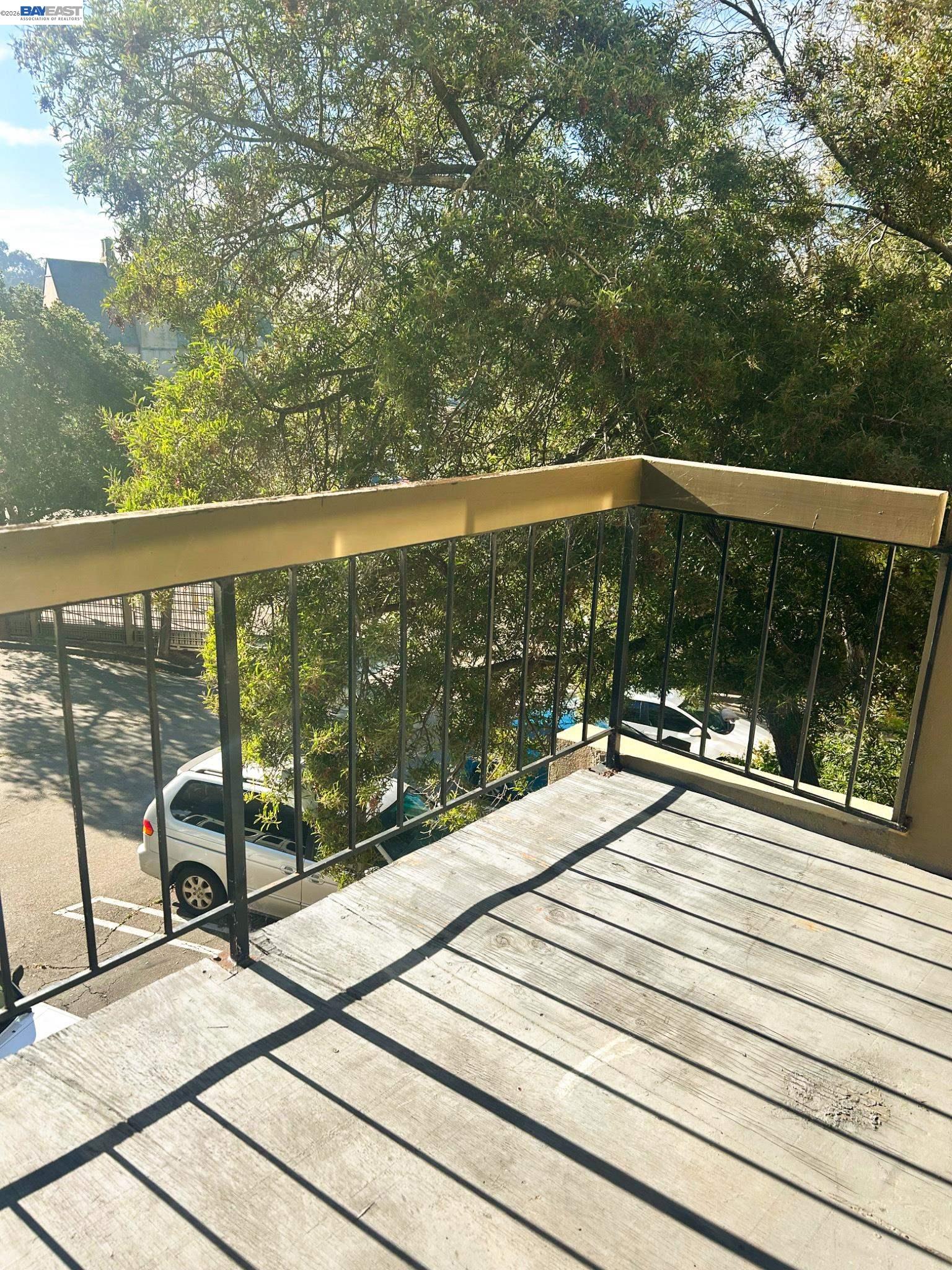 Detail Gallery Image 6 of 18 For 5335 Broadway Terrace #204,  Oakland,  CA 94618 - 2 Beds | 2 Baths