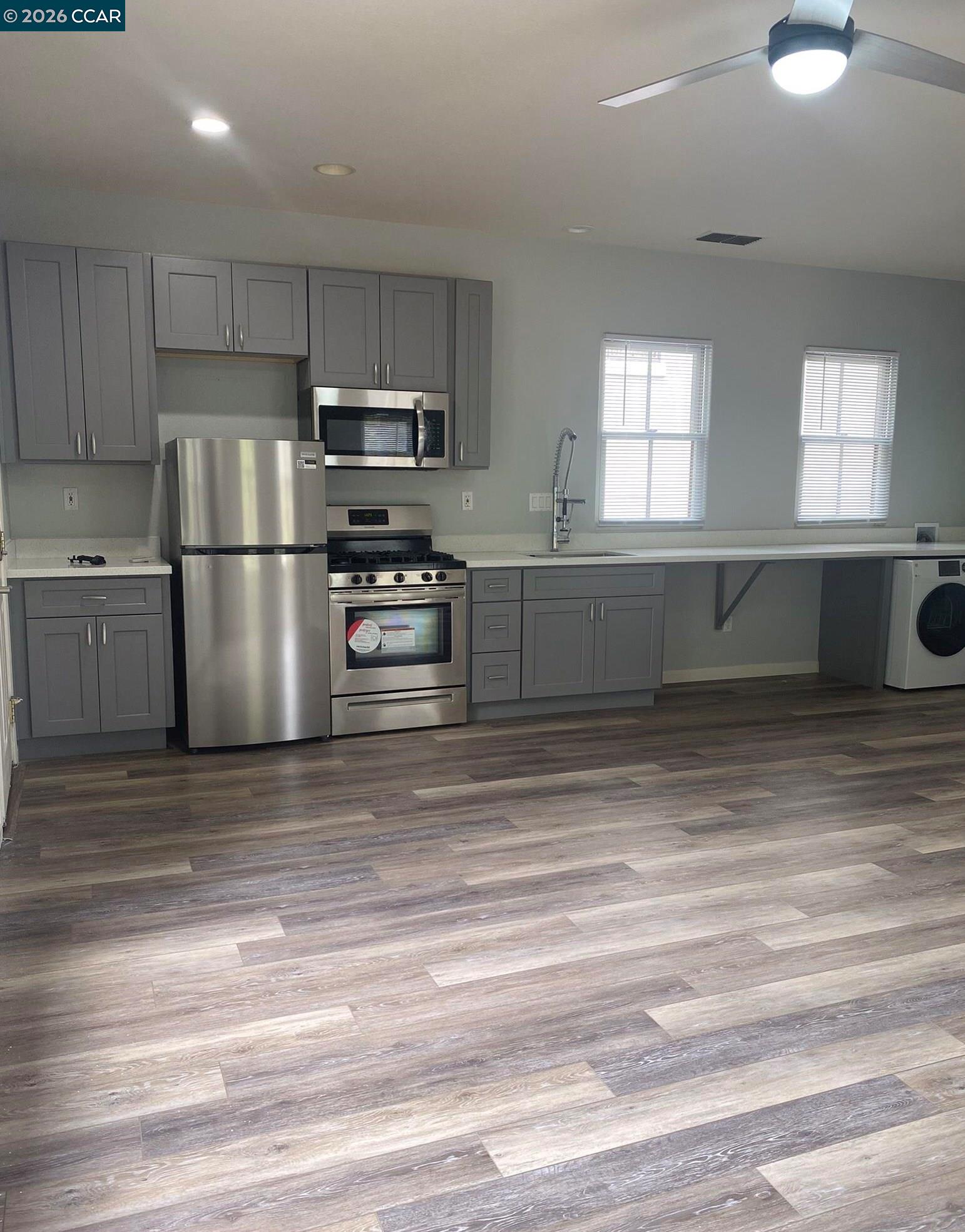 Detail Gallery Image 5 of 11 For 1129 Promenade St a,  Hercules,  CA 94547 - 1 Beds | 1 Baths