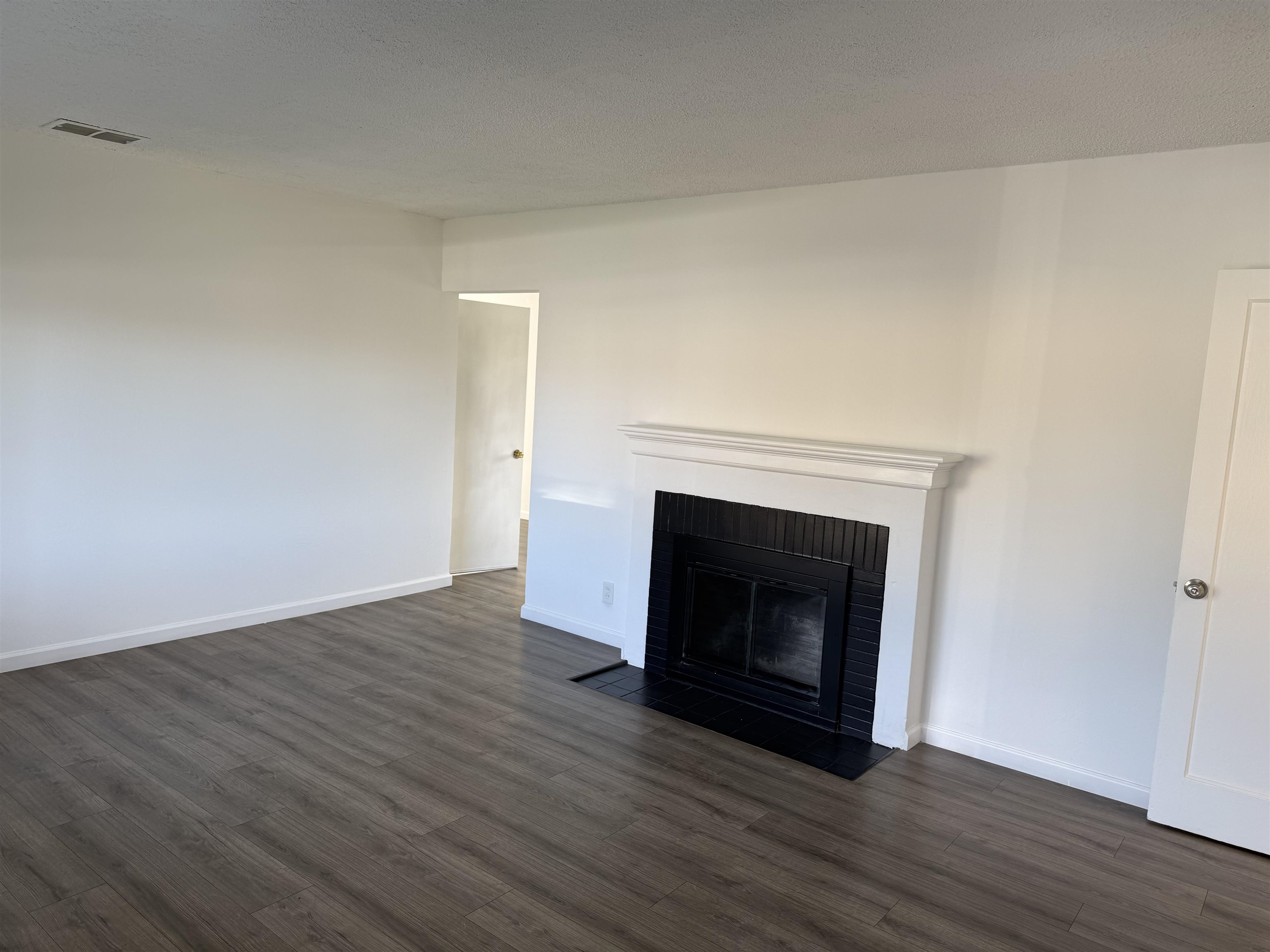 Detail Gallery Image 3 of 12 For 812 Maine Ave, Richmond,  CA 94804 - 2 Beds | 1 Baths