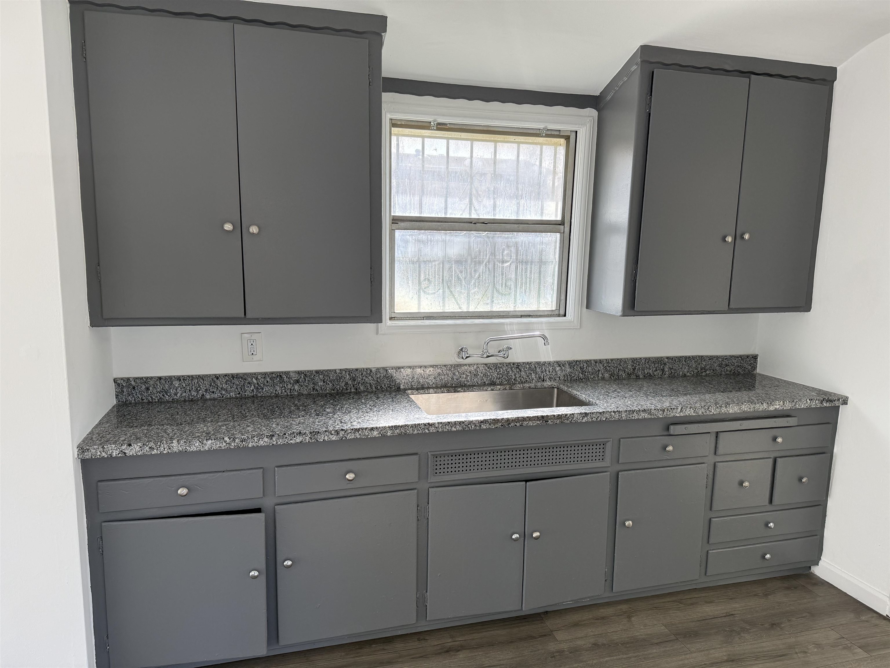 Detail Gallery Image 4 of 12 For 812 Maine Ave, Richmond,  CA 94804 - 2 Beds | 1 Baths