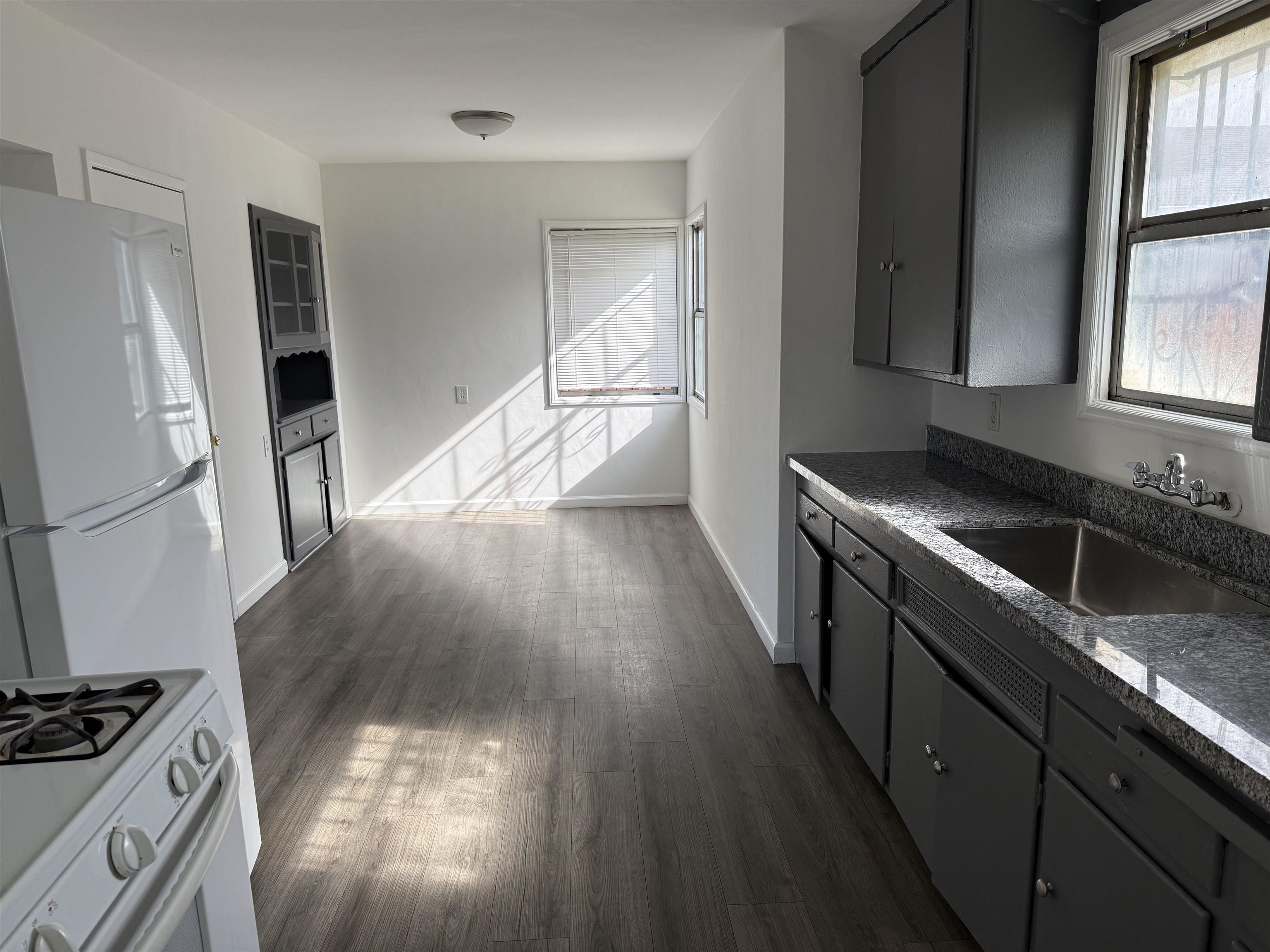 Detail Gallery Image 5 of 12 For 812 Maine Ave, Richmond,  CA 94804 - 2 Beds | 1 Baths