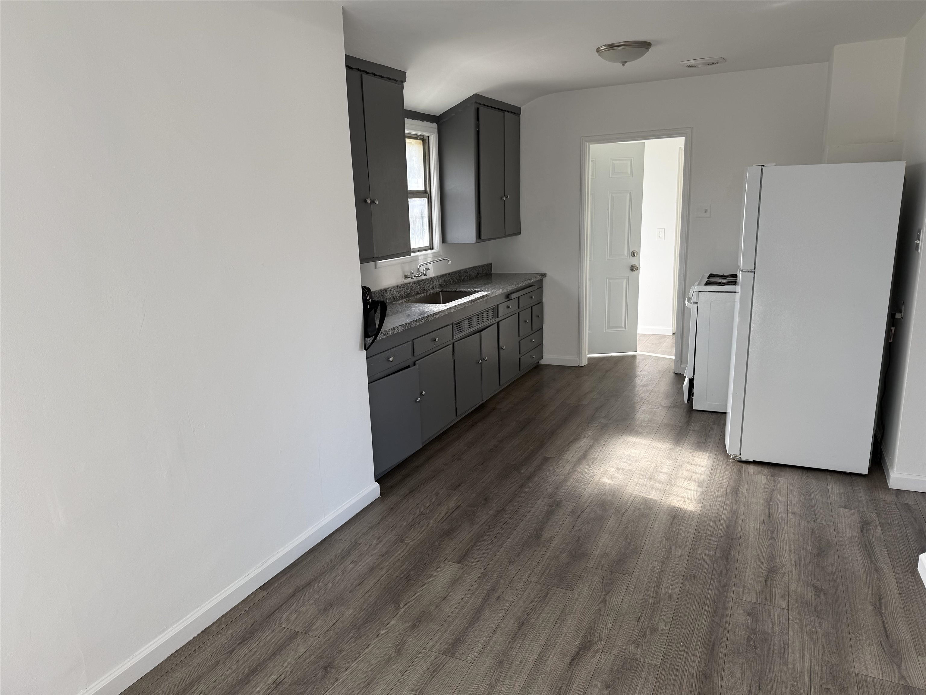 Detail Gallery Image 7 of 12 For 812 Maine Ave, Richmond,  CA 94804 - 2 Beds | 1 Baths