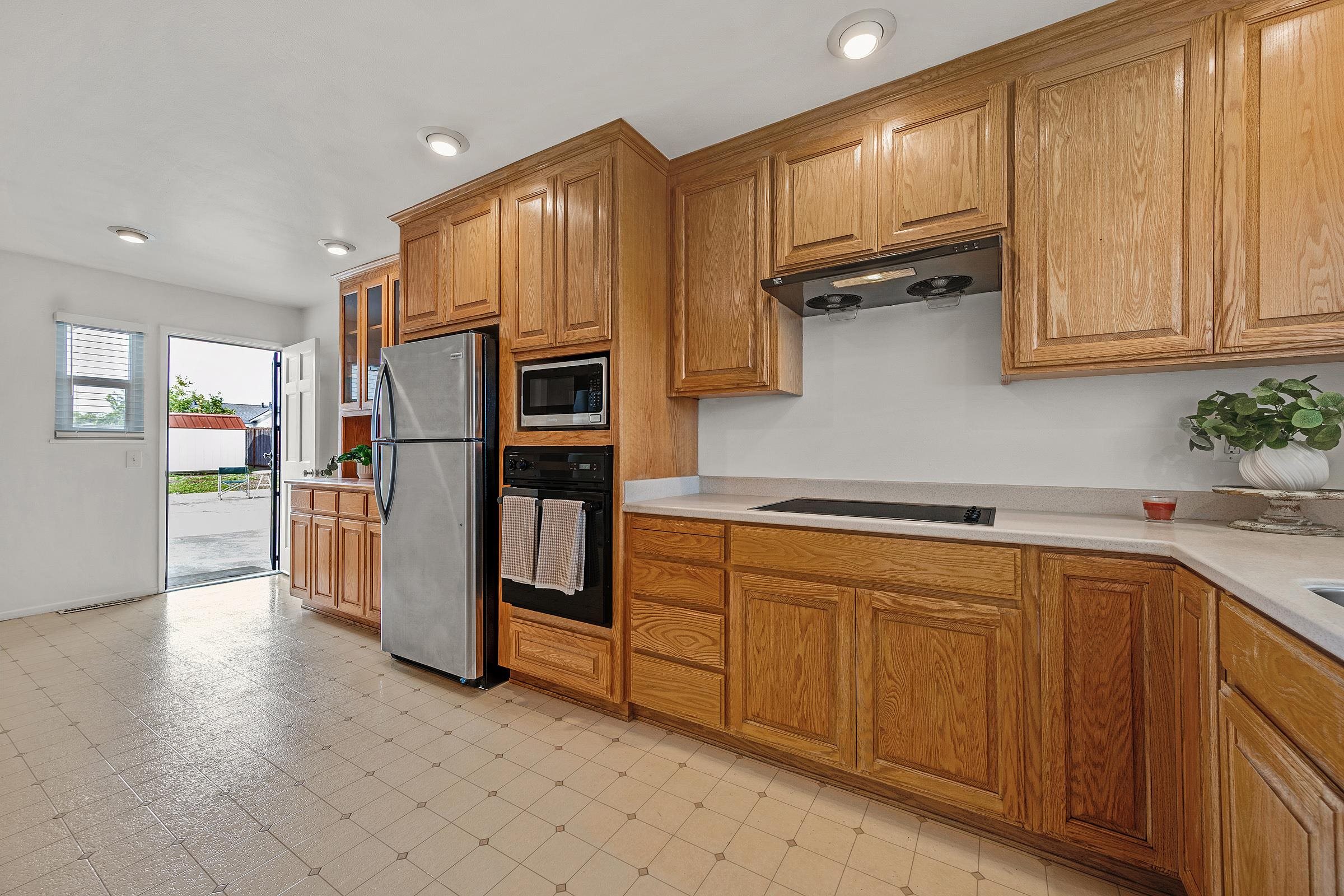 Detail Gallery Image 15 of 54 For 24825 Santa Clara St, Hayward,  CA 94544 - 3 Beds | 2 Baths