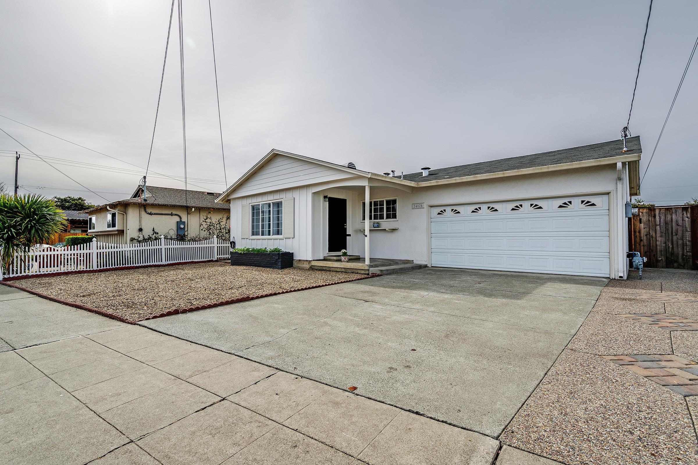 Detail Gallery Image 3 of 54 For 24825 Santa Clara St, Hayward,  CA 94544 - 3 Beds | 2 Baths