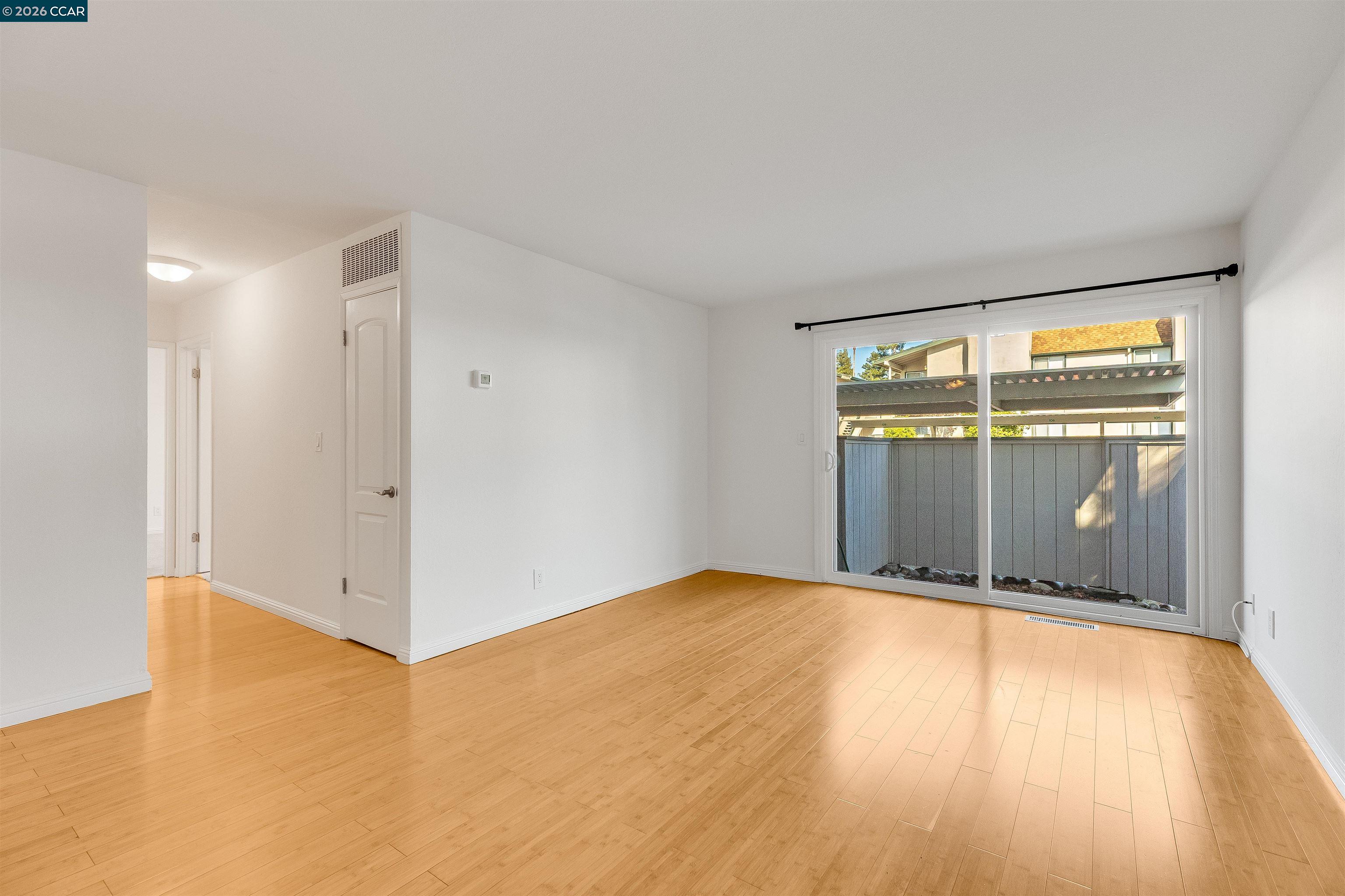 Photo #3: 41123571 Listing: Photo #3