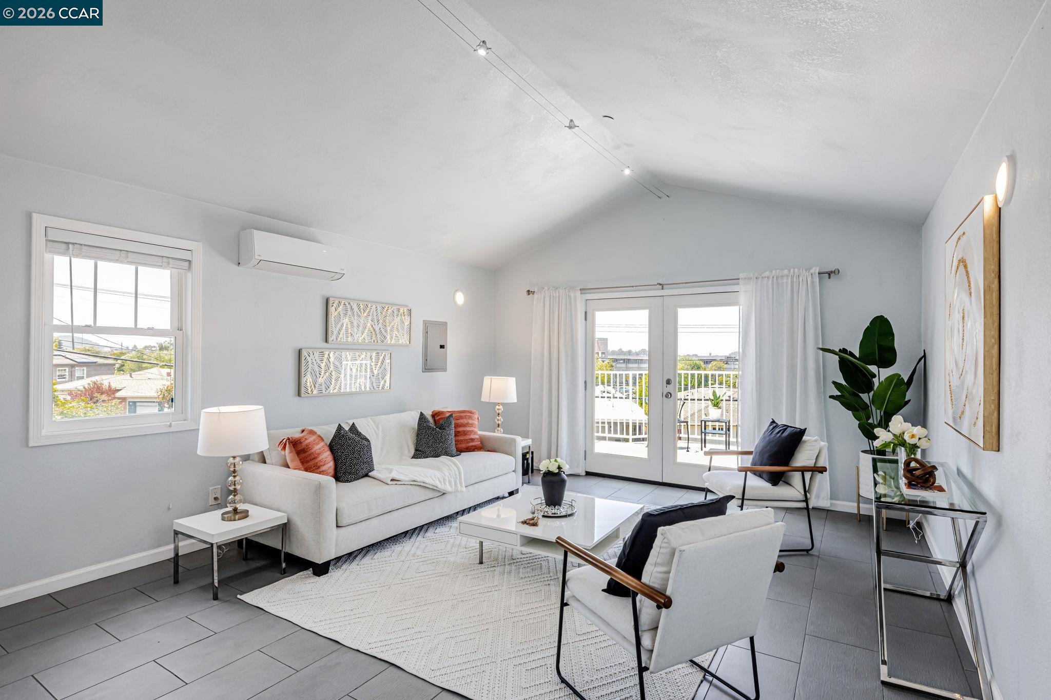 Front Image Thumbnail for CC41123572