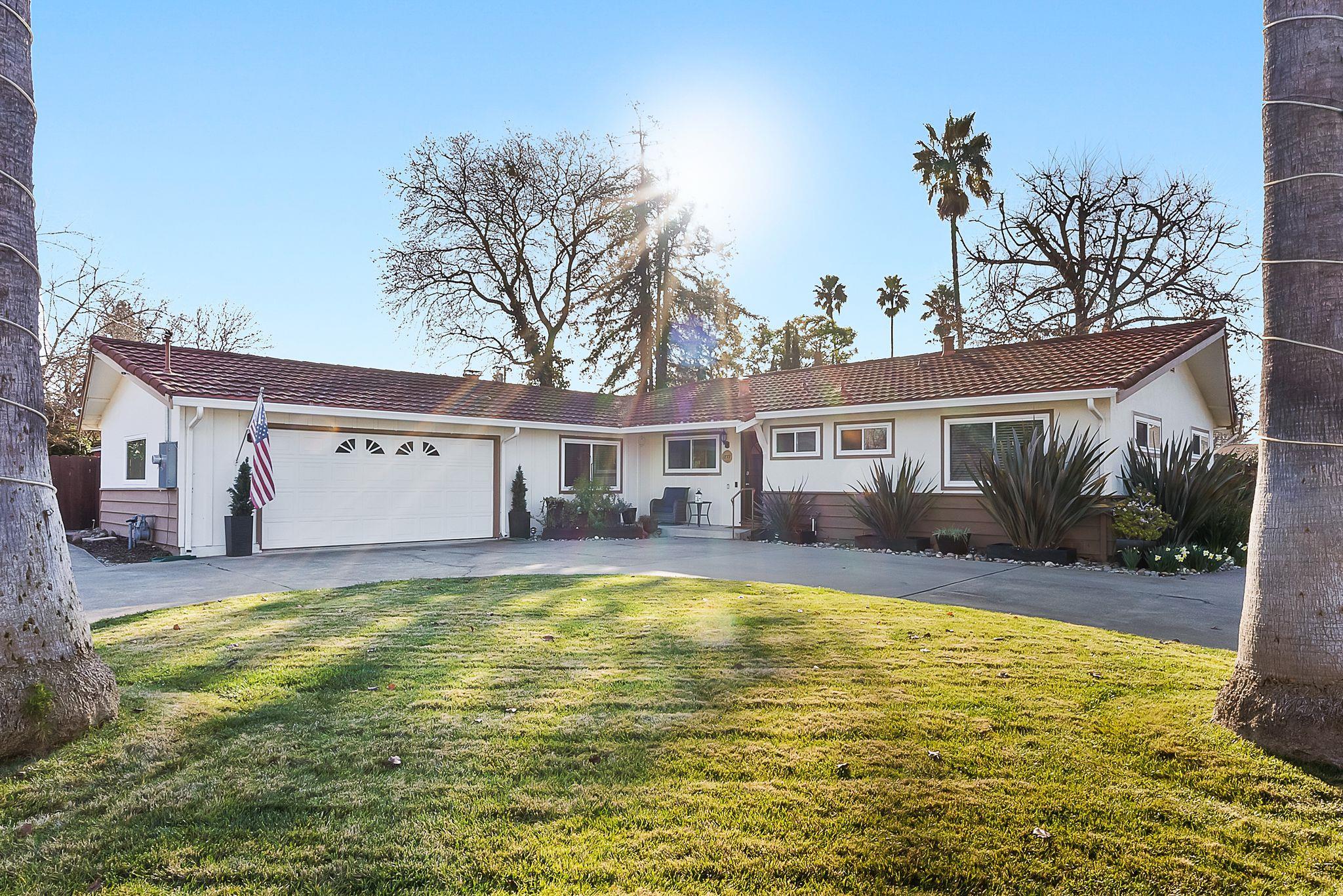 Detail Gallery Image 3 of 37 For 1777 Clayton Way, Concord,  CA 94519 - 3 Beds | 2 Baths