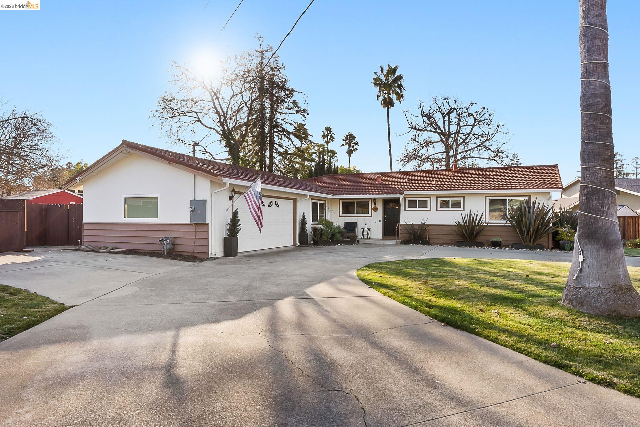 Detail Gallery Image 5 of 37 For 1777 Clayton Way, Concord,  CA 94519 - 3 Beds | 2 Baths