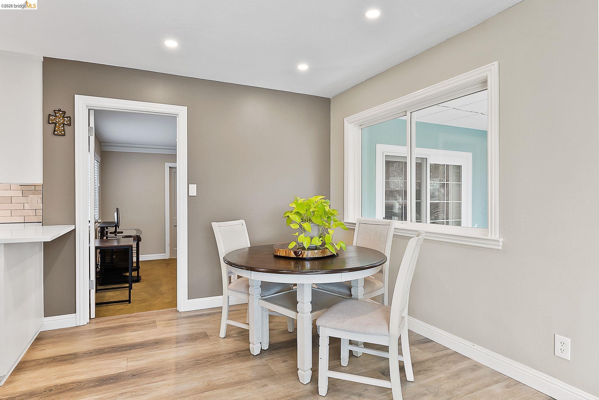 Detail Gallery Image 10 of 37 For 1777 Clayton Way, Concord,  CA 94519 - 3 Beds | 2 Baths