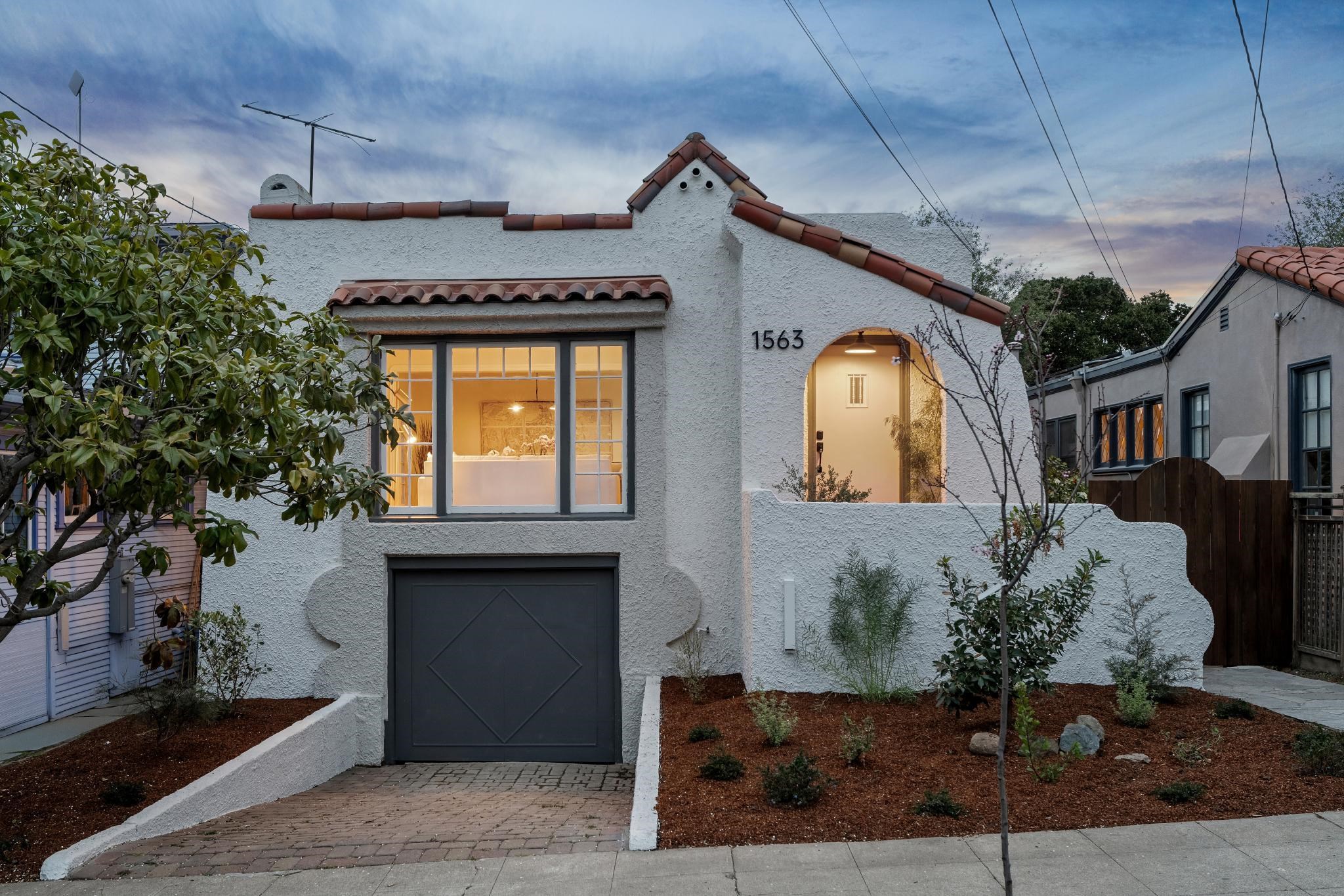 Detail Gallery Image 2 of 55 For 1563 Thousand Oaks Blvd, Berkeley,  CA 94707 - 3 Beds | 1/1 Baths