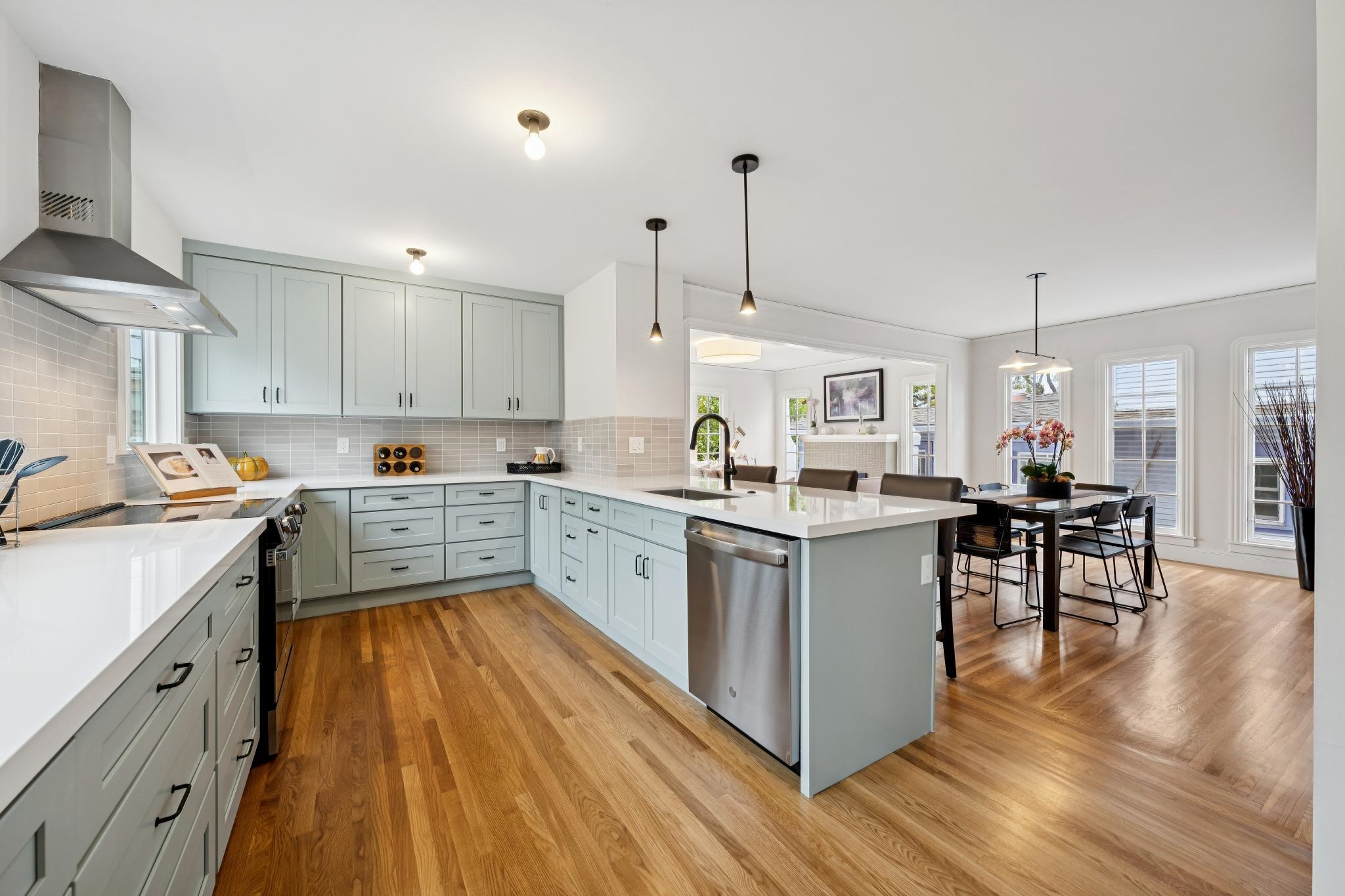 Detail Gallery Image 19 of 55 For 1563 Thousand Oaks Blvd, Berkeley,  CA 94707 - 3 Beds | 1/1 Baths