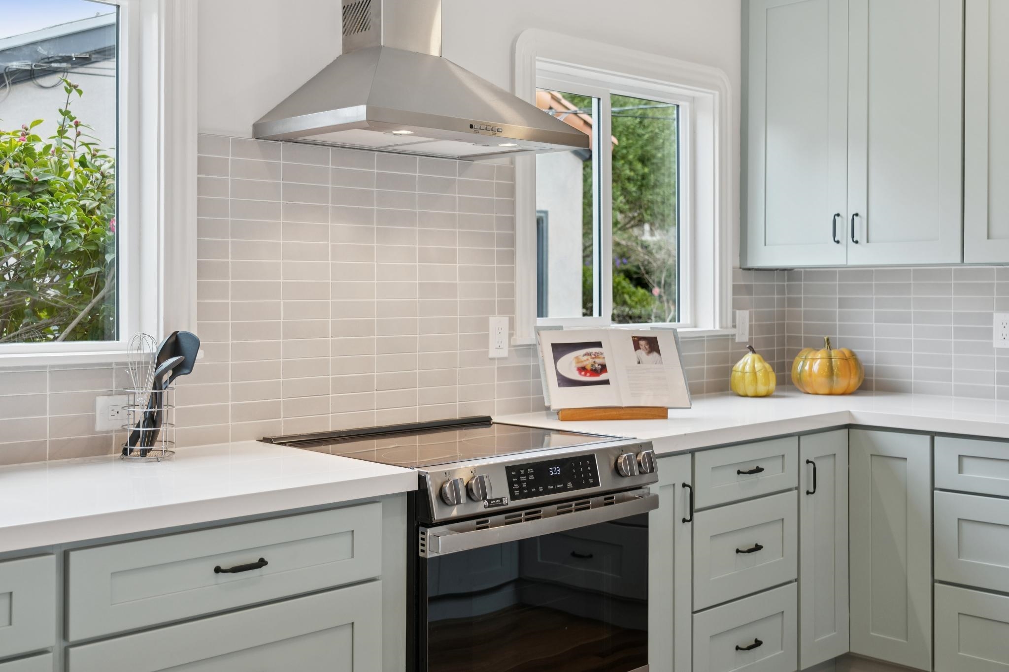 Detail Gallery Image 22 of 55 For 1563 Thousand Oaks Blvd, Berkeley,  CA 94707 - 3 Beds | 1/1 Baths