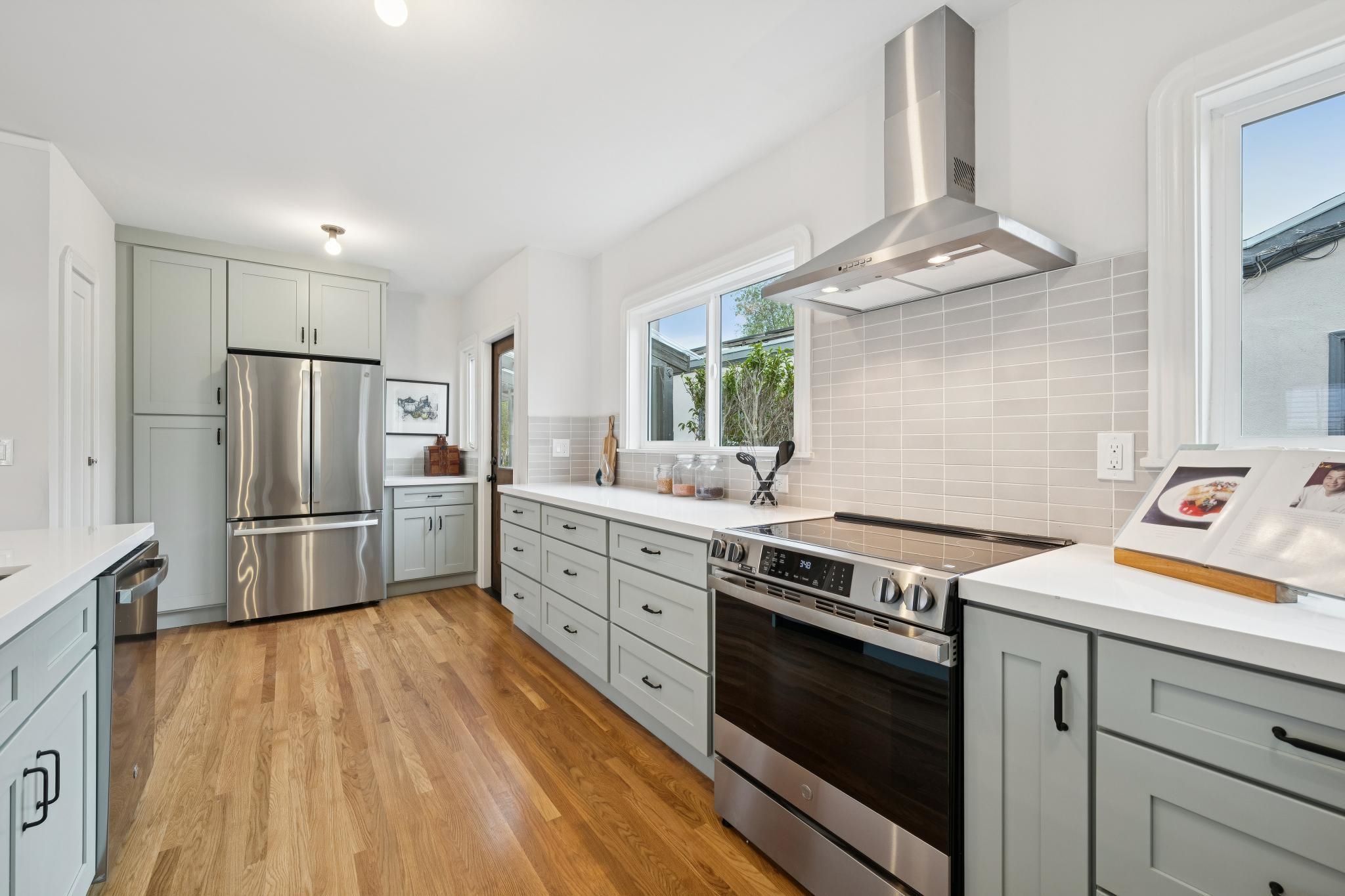 Detail Gallery Image 23 of 55 For 1563 Thousand Oaks Blvd, Berkeley,  CA 94707 - 3 Beds | 1/1 Baths