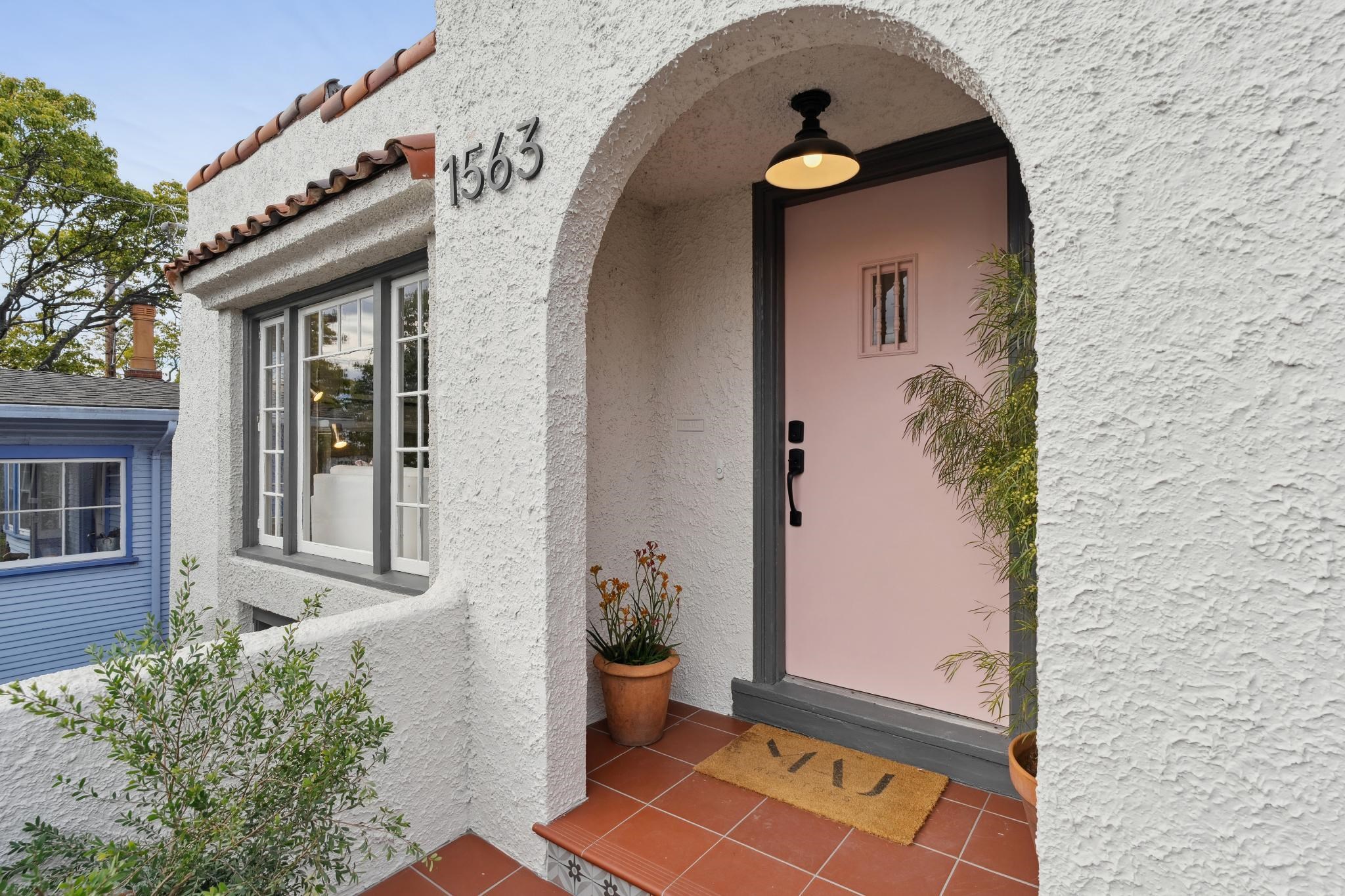 Detail Gallery Image 6 of 55 For 1563 Thousand Oaks Blvd, Berkeley,  CA 94707 - 3 Beds | 1/1 Baths