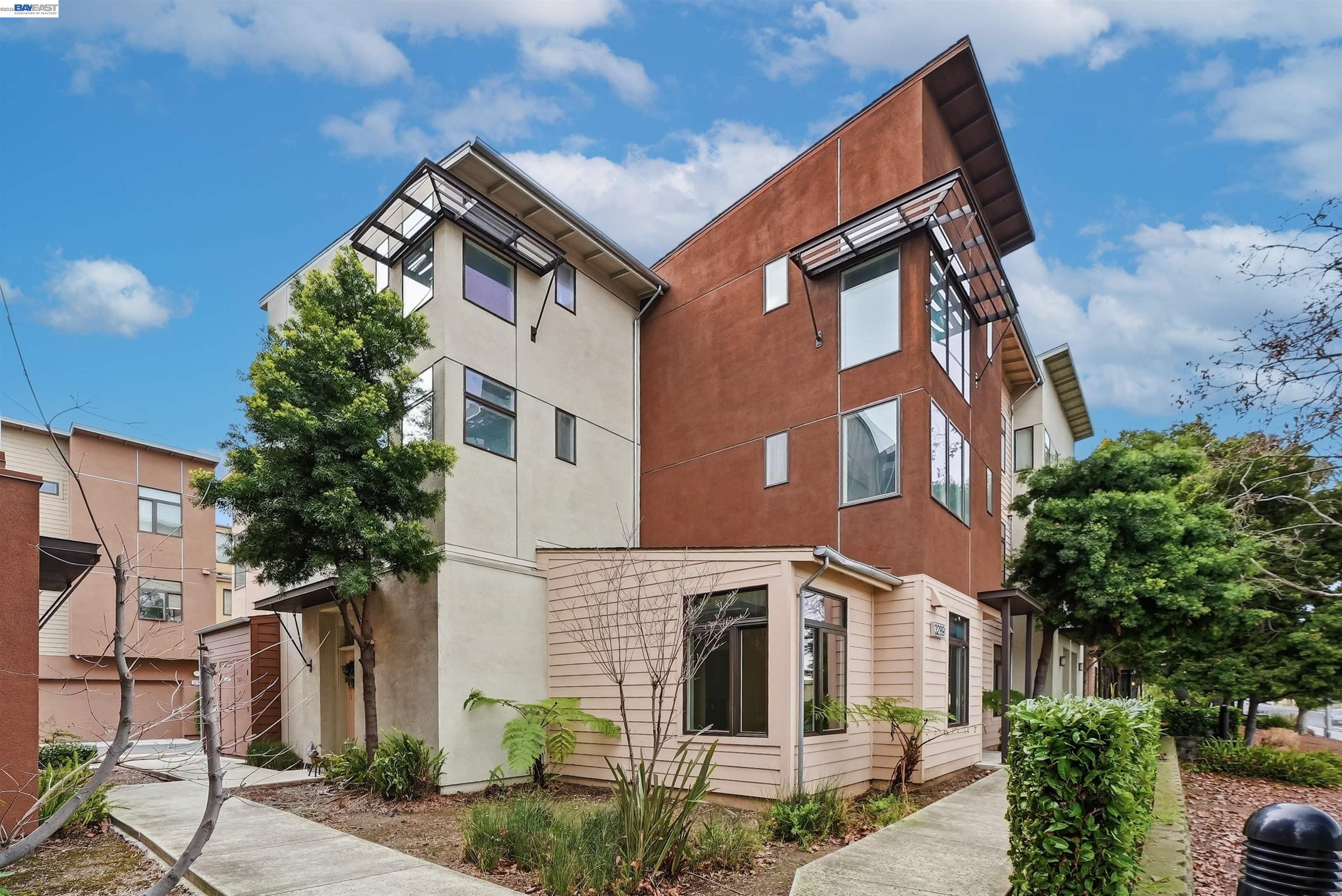 Detail Gallery Image 2 of 33 For 3289 Berryessa St #5,  Palo Alto,  CA 94303 - 2 Beds | 1/1 Baths