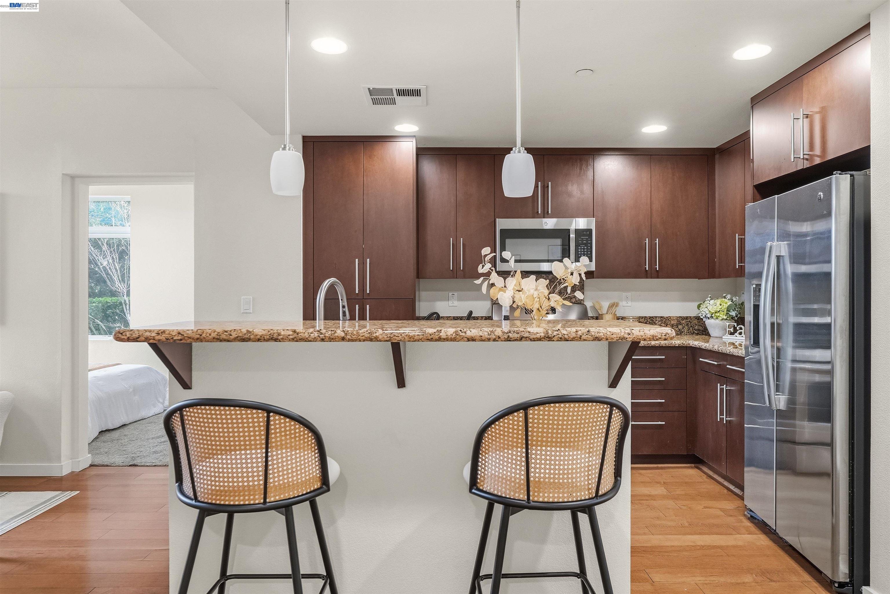 Detail Gallery Image 11 of 33 For 3289 Berryessa St #5,  Palo Alto,  CA 94303 - 2 Beds | 1/1 Baths