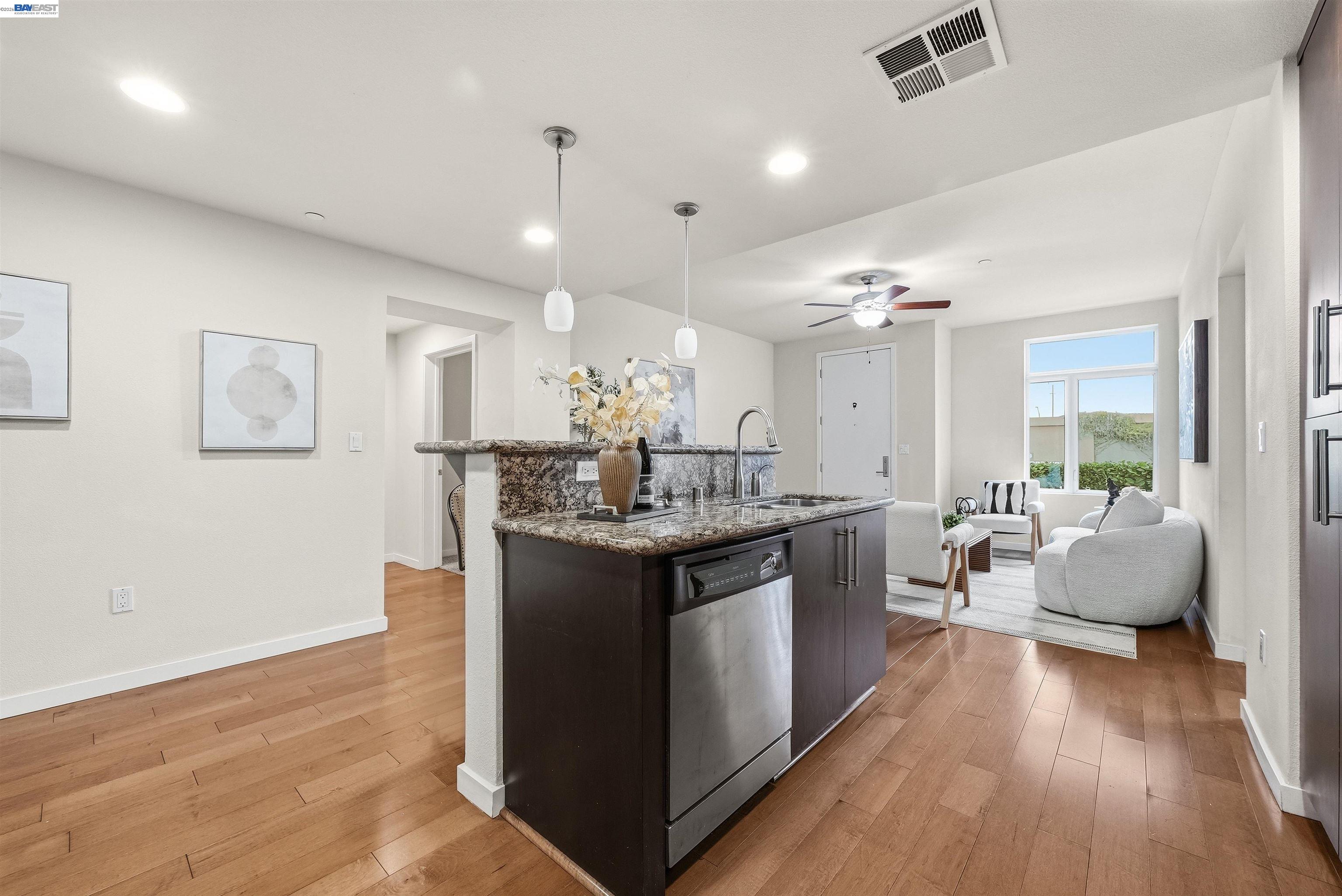 Detail Gallery Image 13 of 33 For 3289 Berryessa St #5,  Palo Alto,  CA 94303 - 2 Beds | 1/1 Baths