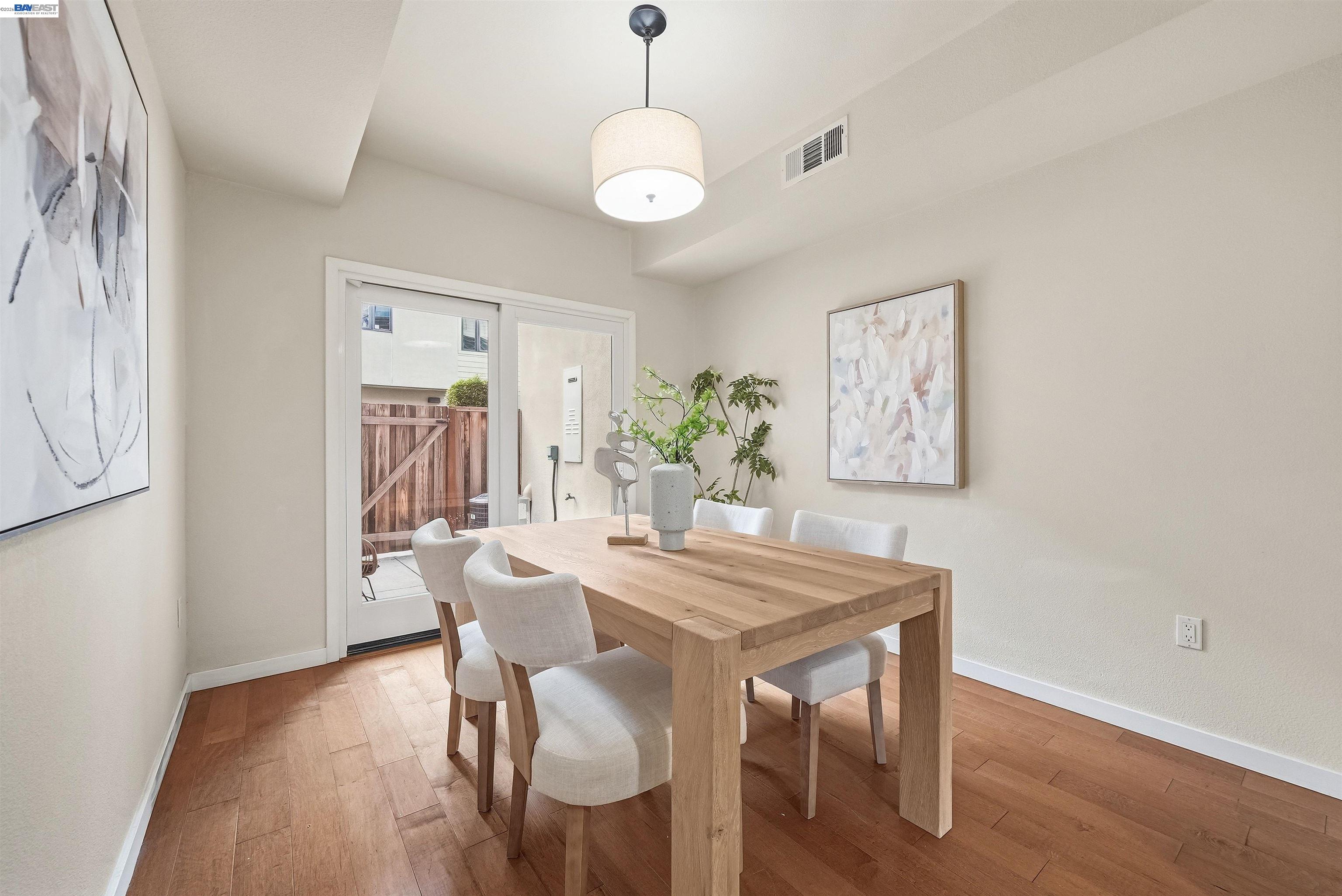 Detail Gallery Image 15 of 33 For 3289 Berryessa St #5,  Palo Alto,  CA 94303 - 2 Beds | 1/1 Baths