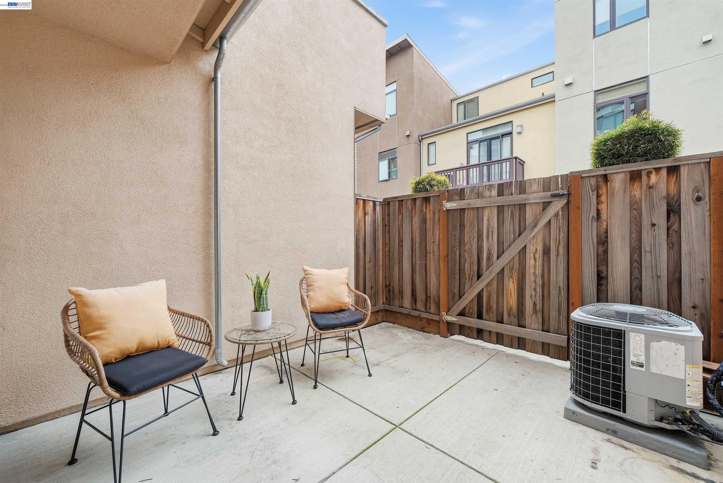 Detail Gallery Image 25 of 33 For 3289 Berryessa St #5,  Palo Alto,  CA 94303 - 2 Beds | 1/1 Baths