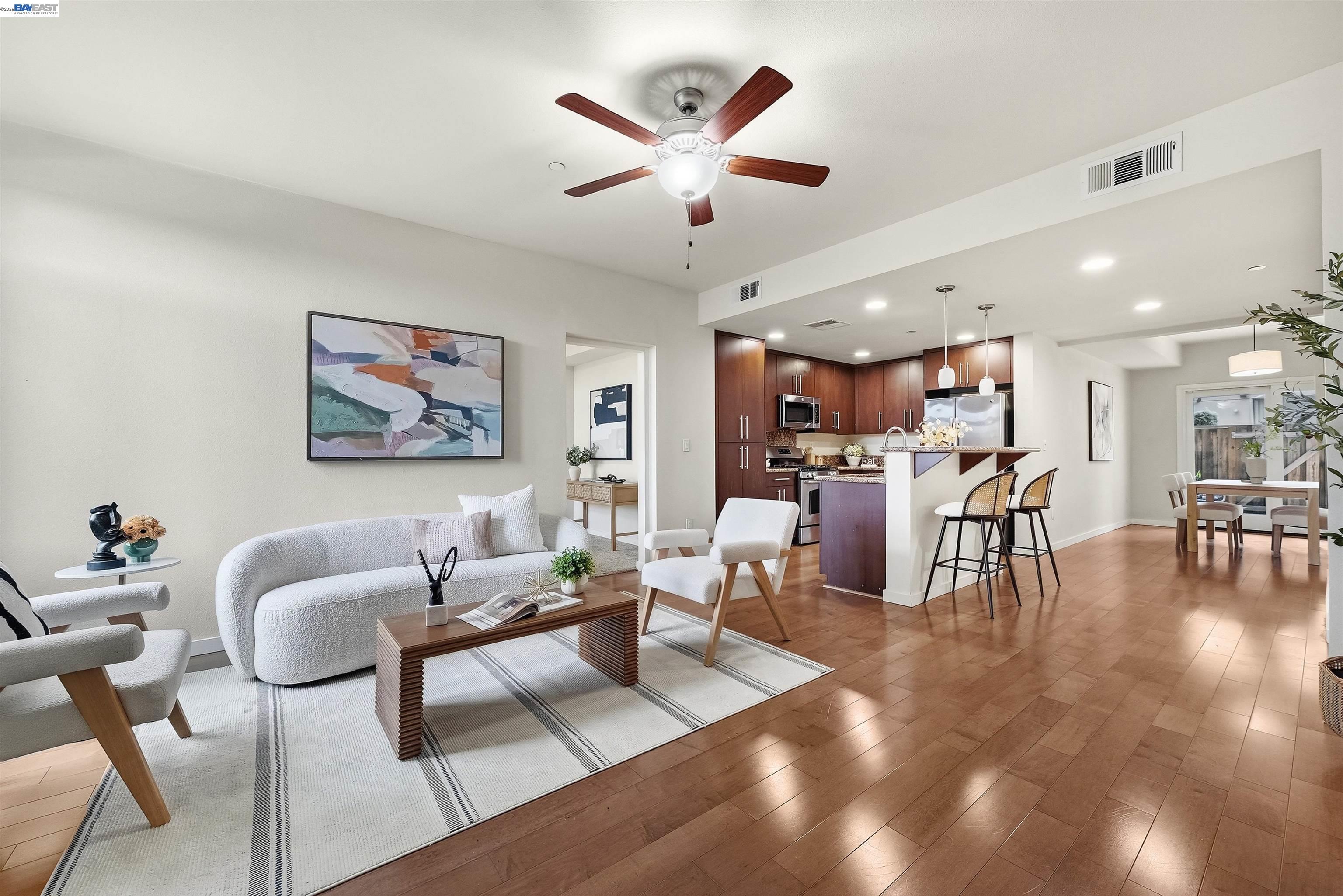 Detail Gallery Image 4 of 33 For 3289 Berryessa St #5,  Palo Alto,  CA 94303 - 2 Beds | 1/1 Baths