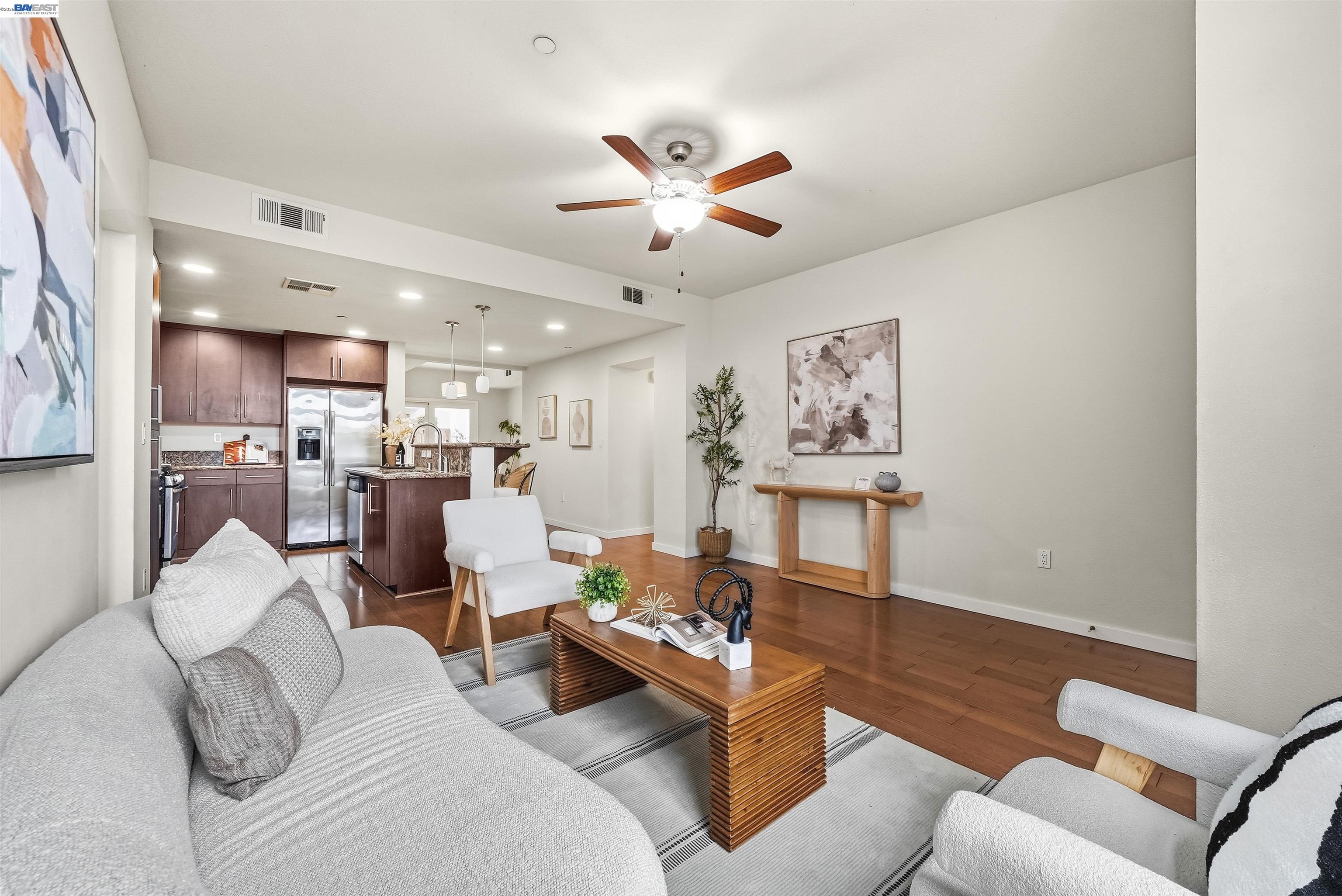 Detail Gallery Image 5 of 33 For 3289 Berryessa St #5,  Palo Alto,  CA 94303 - 2 Beds | 1/1 Baths