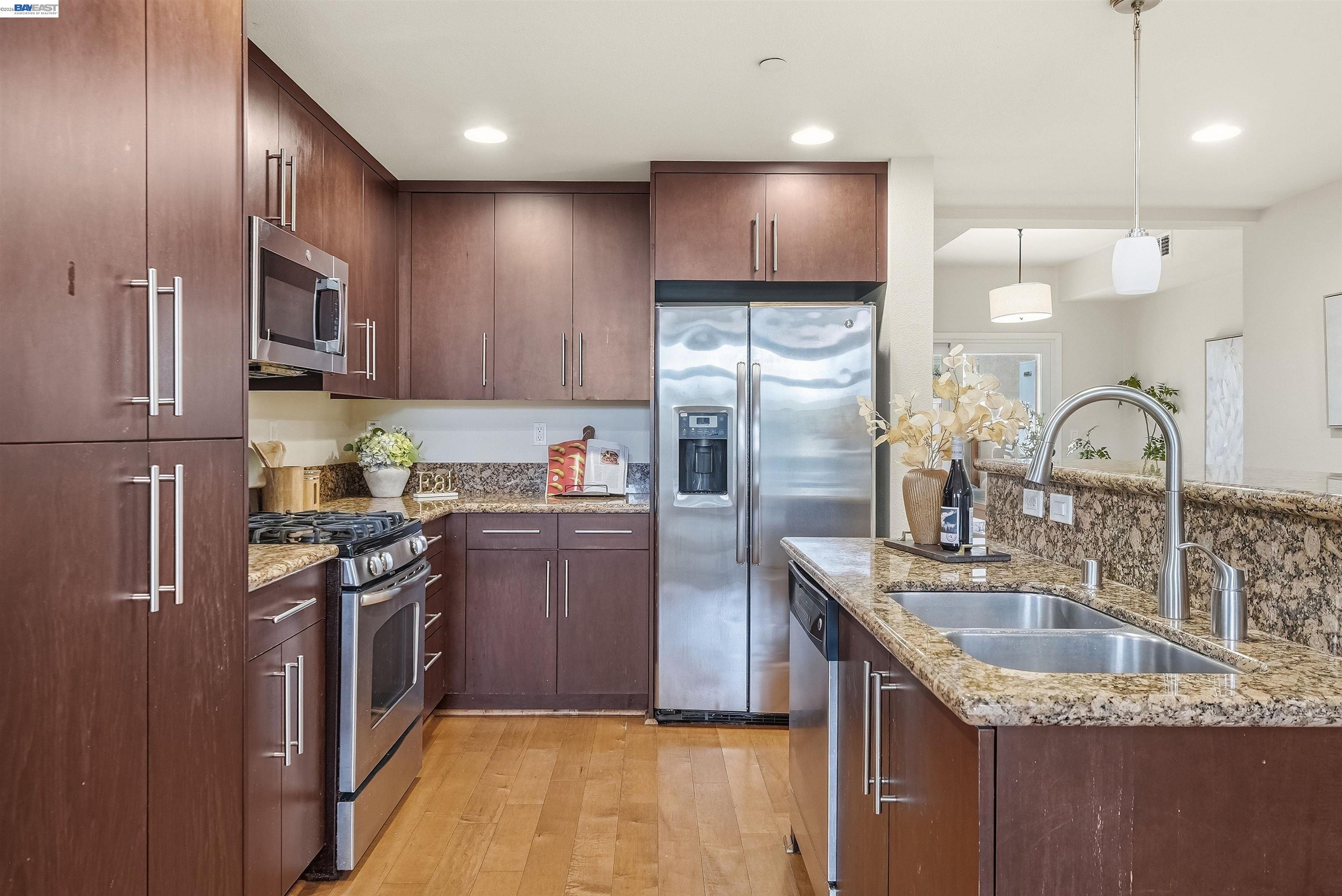 Detail Gallery Image 10 of 33 For 3289 Berryessa St #5,  Palo Alto,  CA 94303 - 2 Beds | 1/1 Baths
