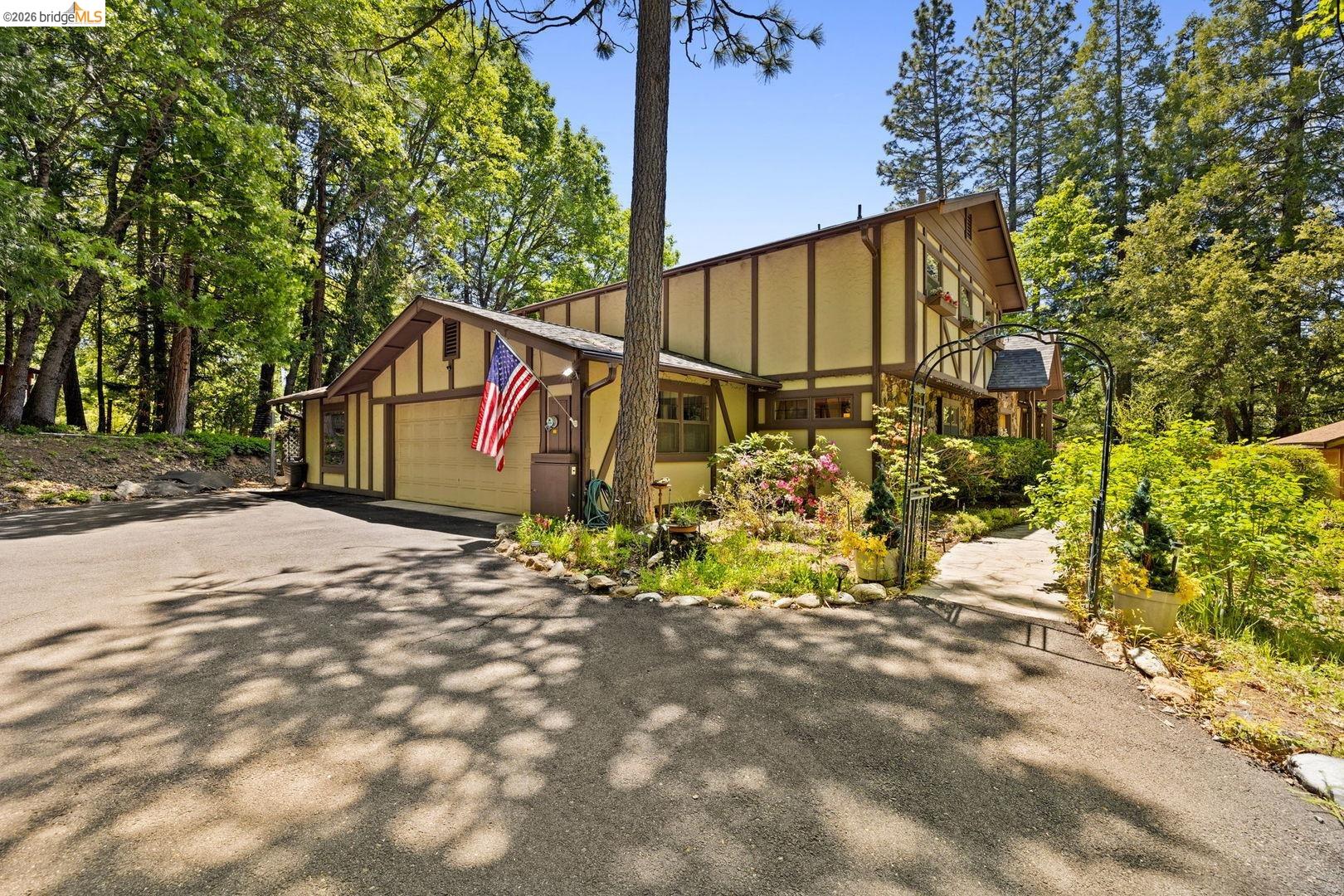 Detail Gallery Image 2 of 58 For 23451 Lakewood Dr, Twain Harte,  CA 95383 - 3 Beds | 3 Baths