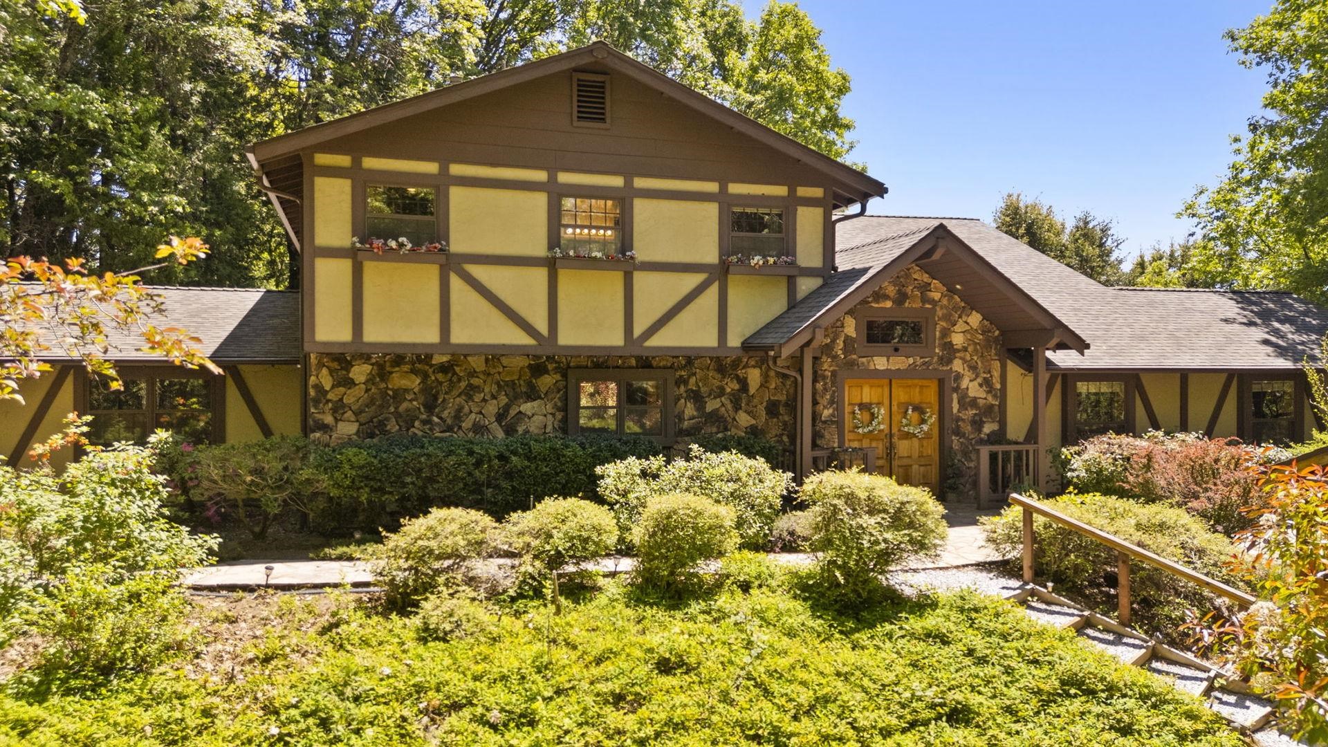 Detail Gallery Image 2 of 60 For 23451 Lakewood Dr, Twain Harte,  CA 95383 - 3 Beds | 3 Baths