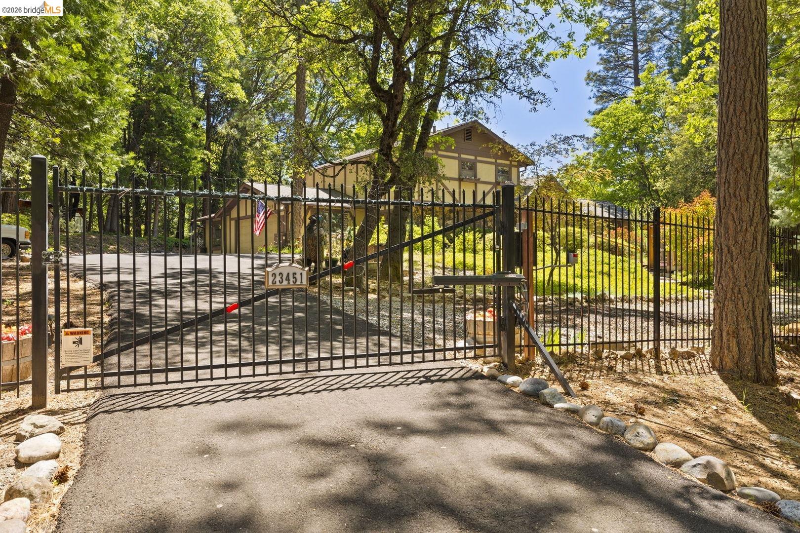 Detail Gallery Image 4 of 58 For 23451 Lakewood Dr, Twain Harte,  CA 95383 - 3 Beds | 3 Baths