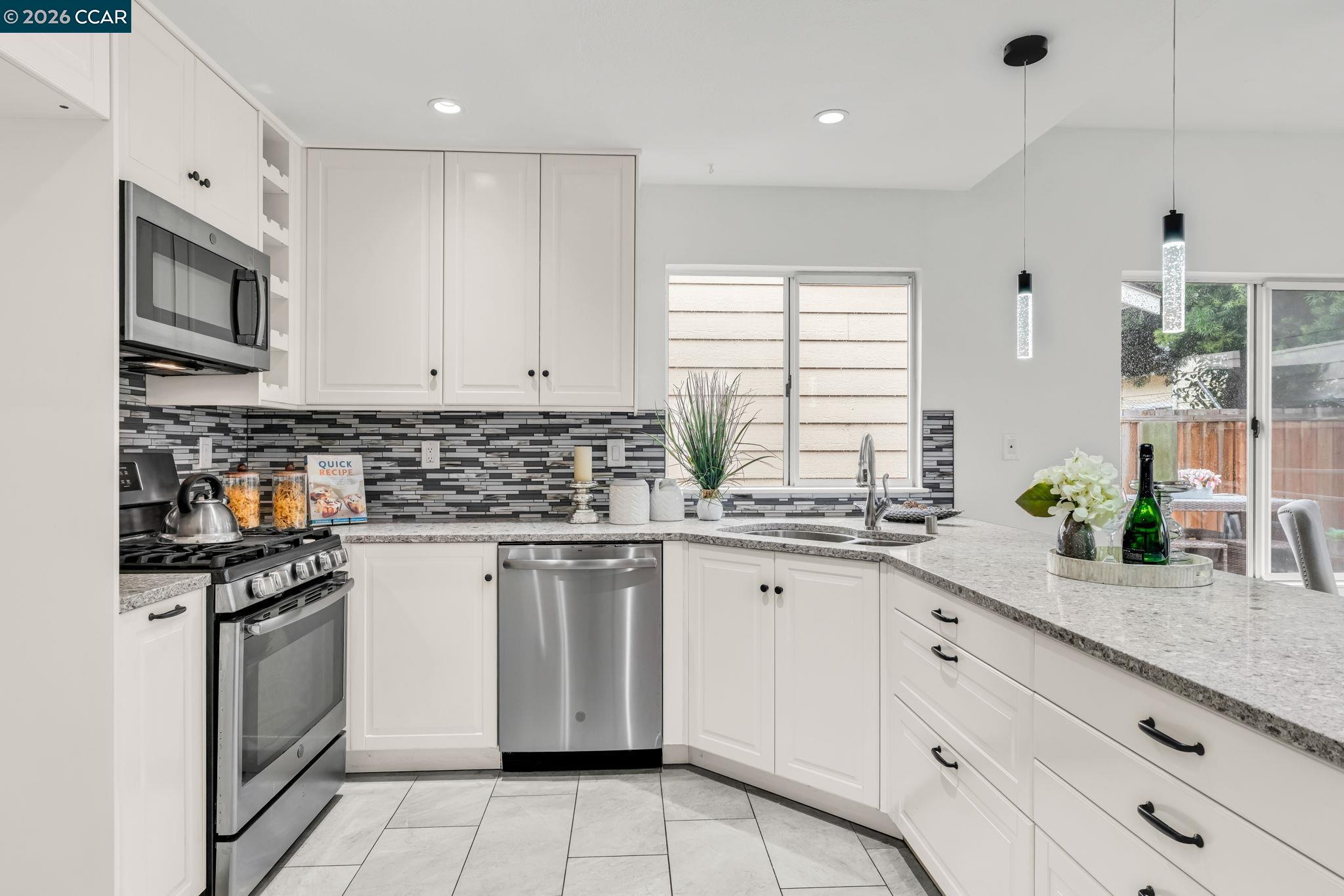 Detail Gallery Image 12 of 47 For 6361 Potrero Dr, Newark,  CA 94560 - 3 Beds | 2/1 Baths