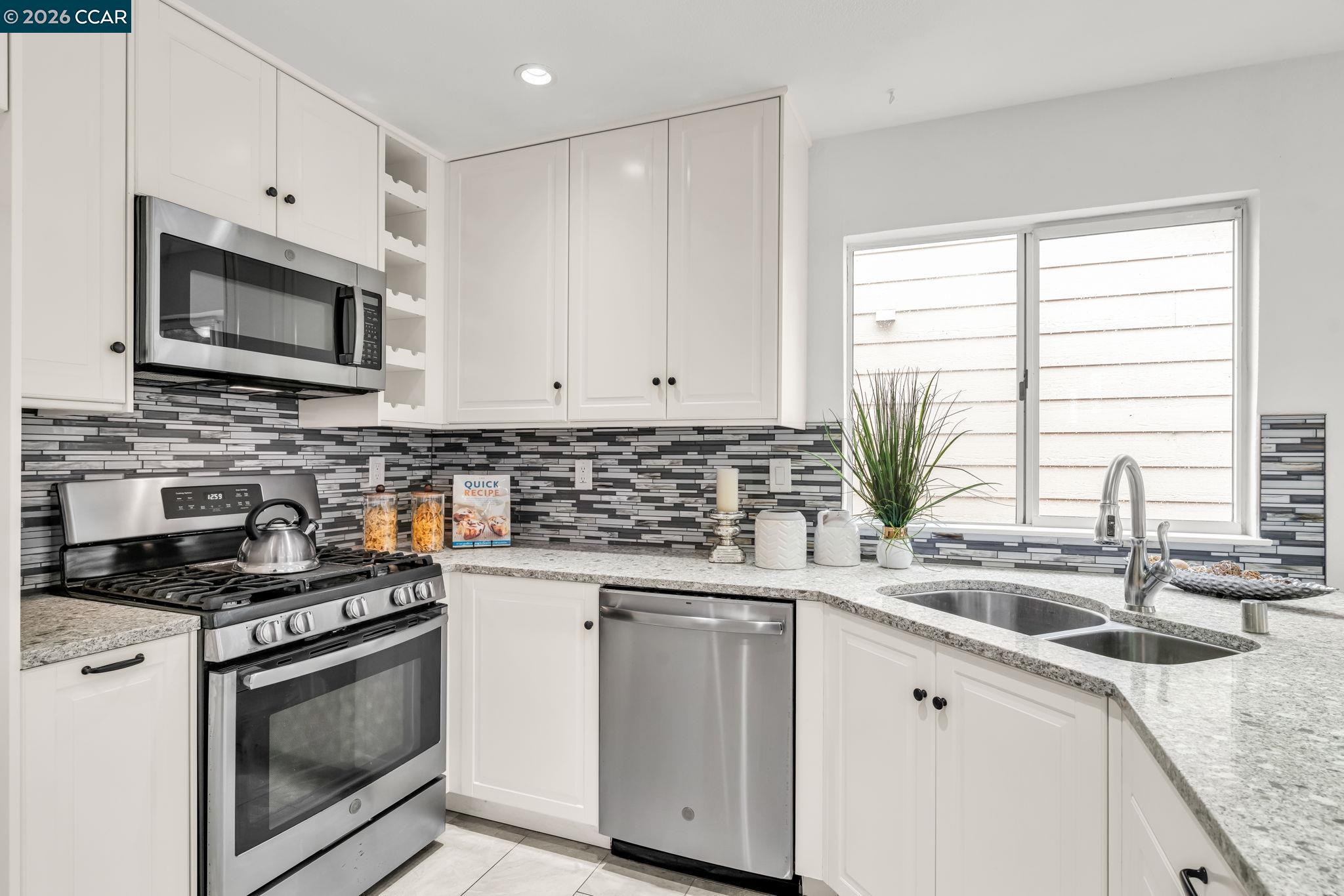 Detail Gallery Image 13 of 47 For 6361 Potrero Dr, Newark,  CA 94560 - 3 Beds | 2/1 Baths