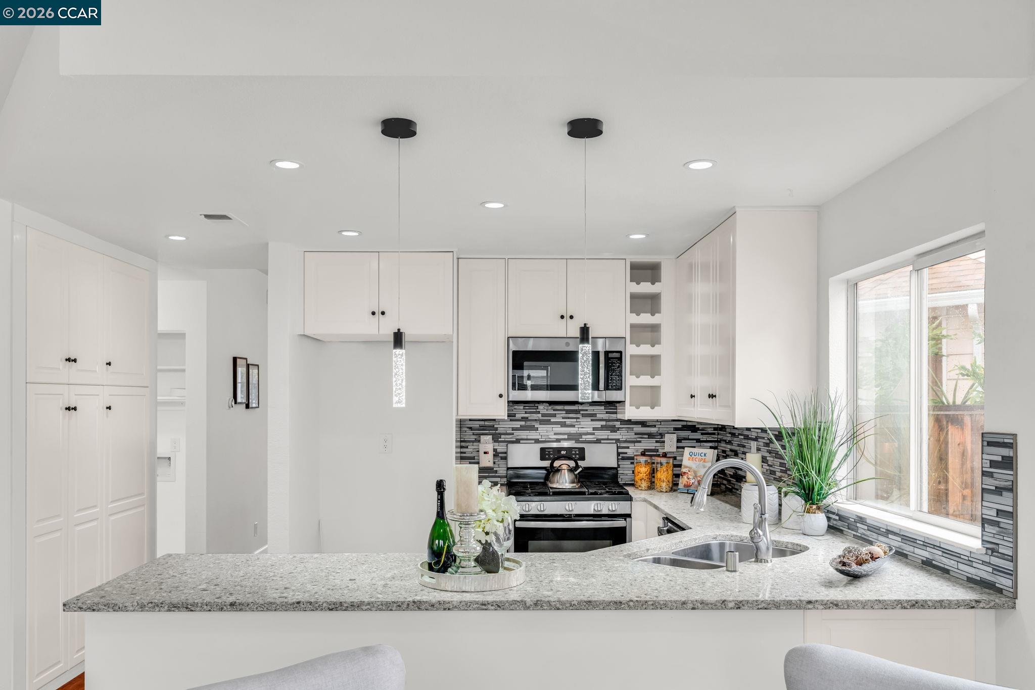 Detail Gallery Image 14 of 47 For 6361 Potrero Dr, Newark,  CA 94560 - 3 Beds | 2/1 Baths