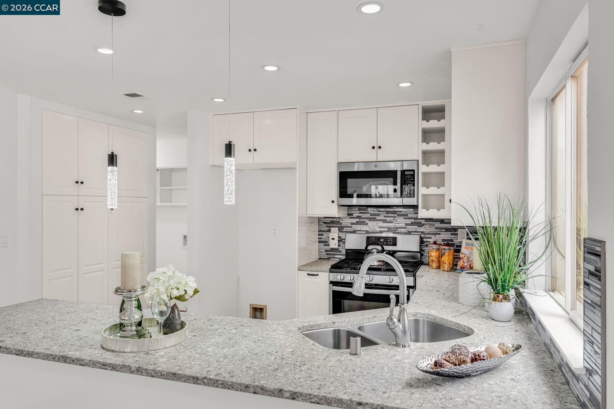 Detail Gallery Image 15 of 47 For 6361 Potrero Dr, Newark,  CA 94560 - 3 Beds | 2/1 Baths