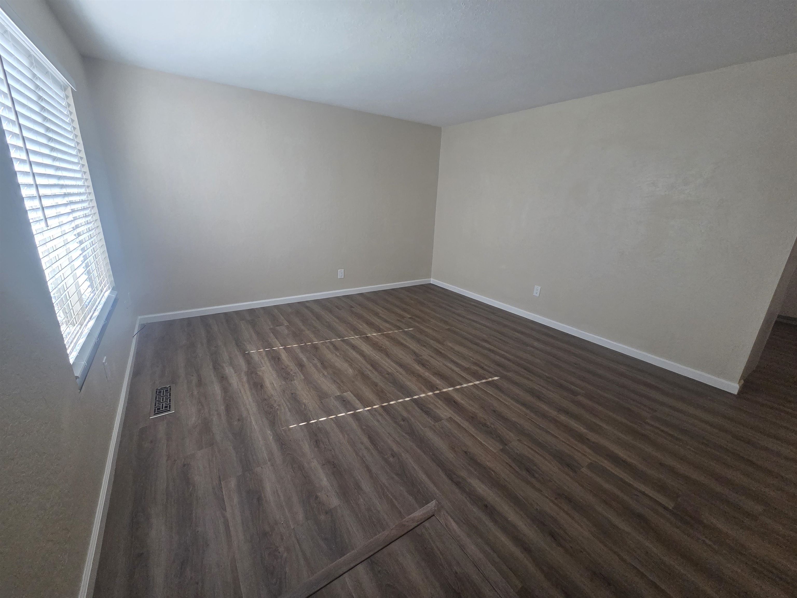 Detail Gallery Image 2 of 28 For 20077 Redwood Rd #3,  Castro Valley,  CA 94546 - 2 Beds | 1/1 Baths