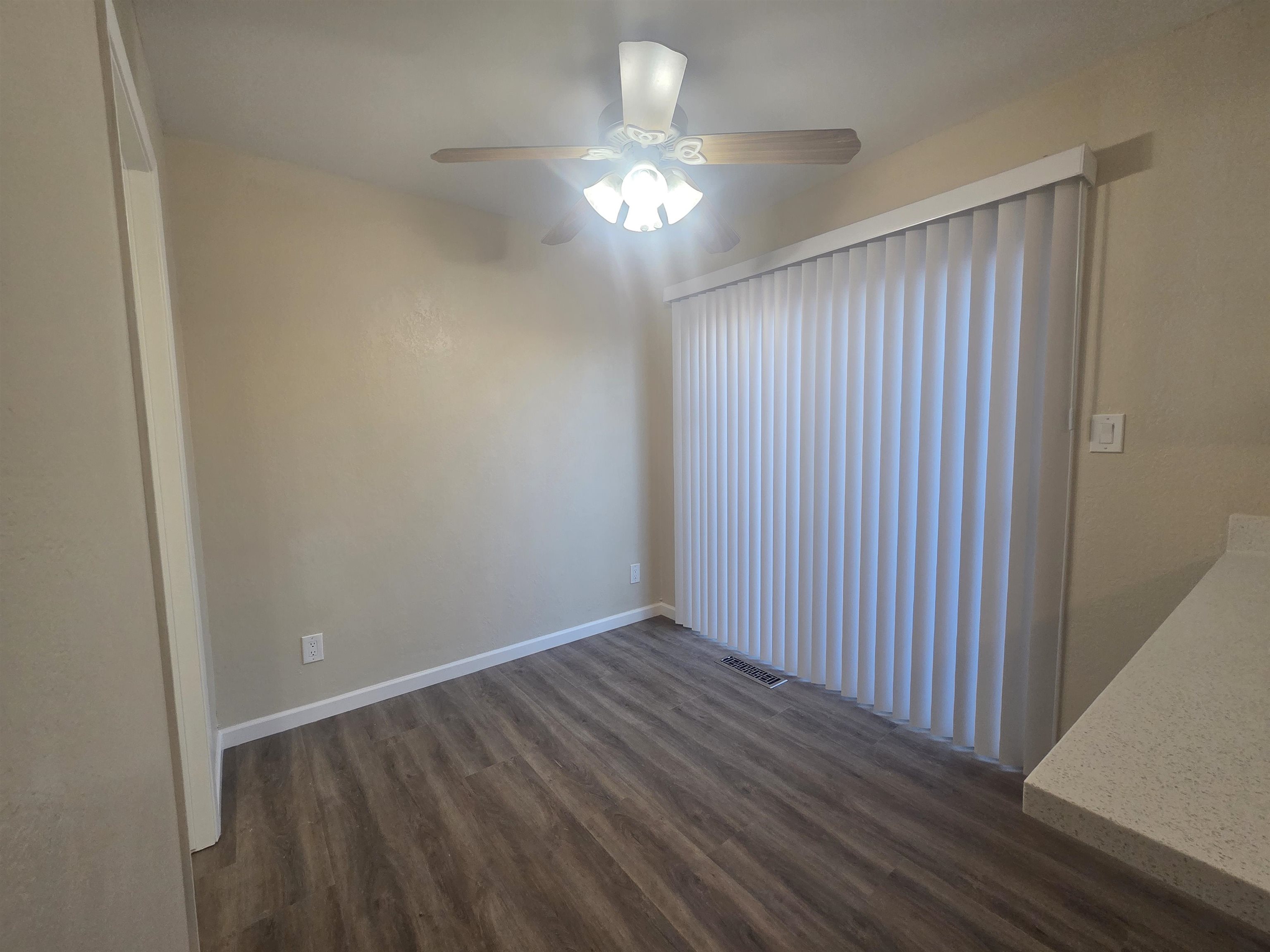 Detail Gallery Image 11 of 28 For 20077 Redwood Rd #3,  Castro Valley,  CA 94546 - 2 Beds | 1/1 Baths