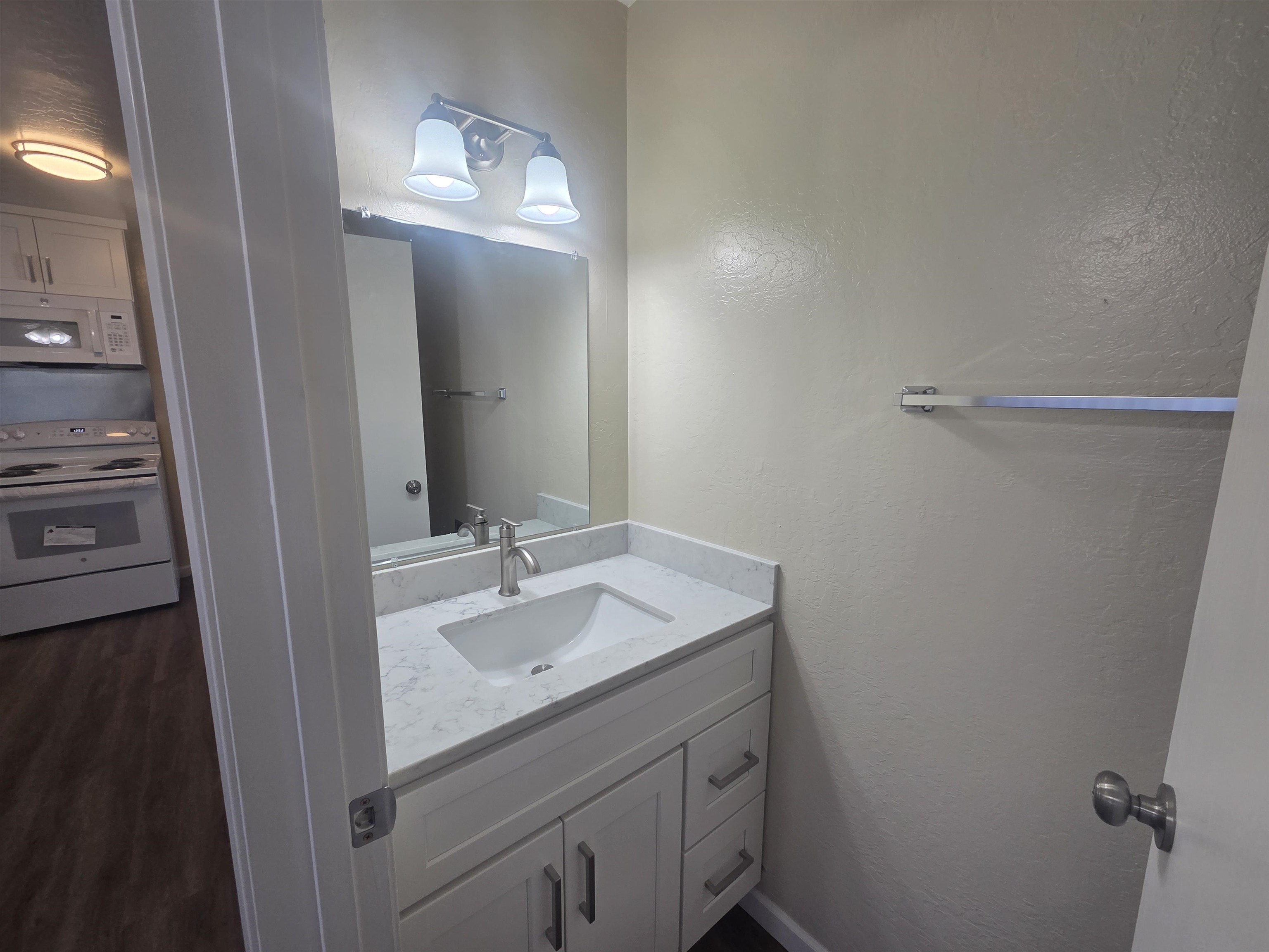 Detail Gallery Image 14 of 28 For 20077 Redwood Rd #3,  Castro Valley,  CA 94546 - 2 Beds | 1/1 Baths