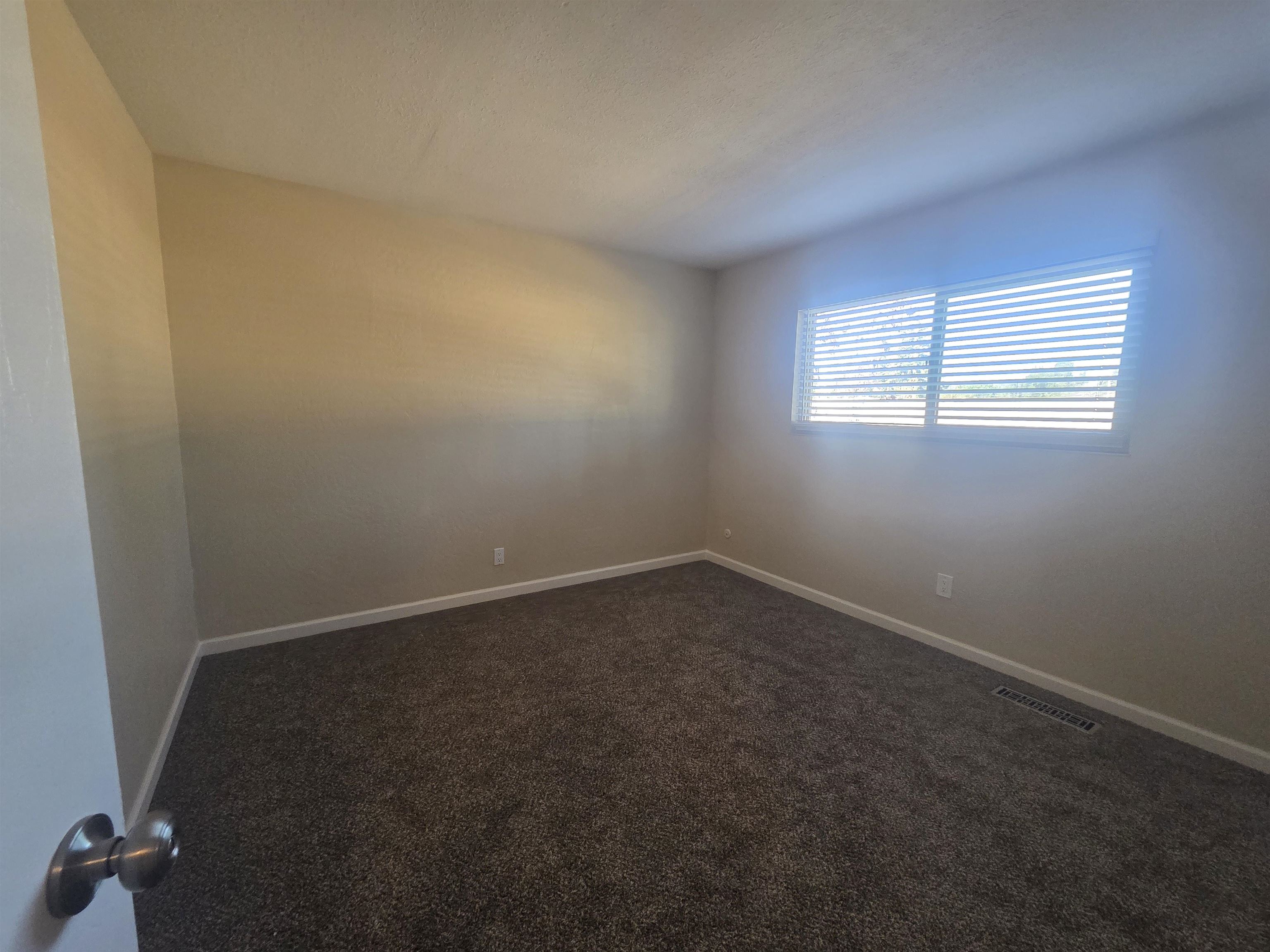 Detail Gallery Image 19 of 28 For 20077 Redwood Rd #3,  Castro Valley,  CA 94546 - 2 Beds | 1/1 Baths