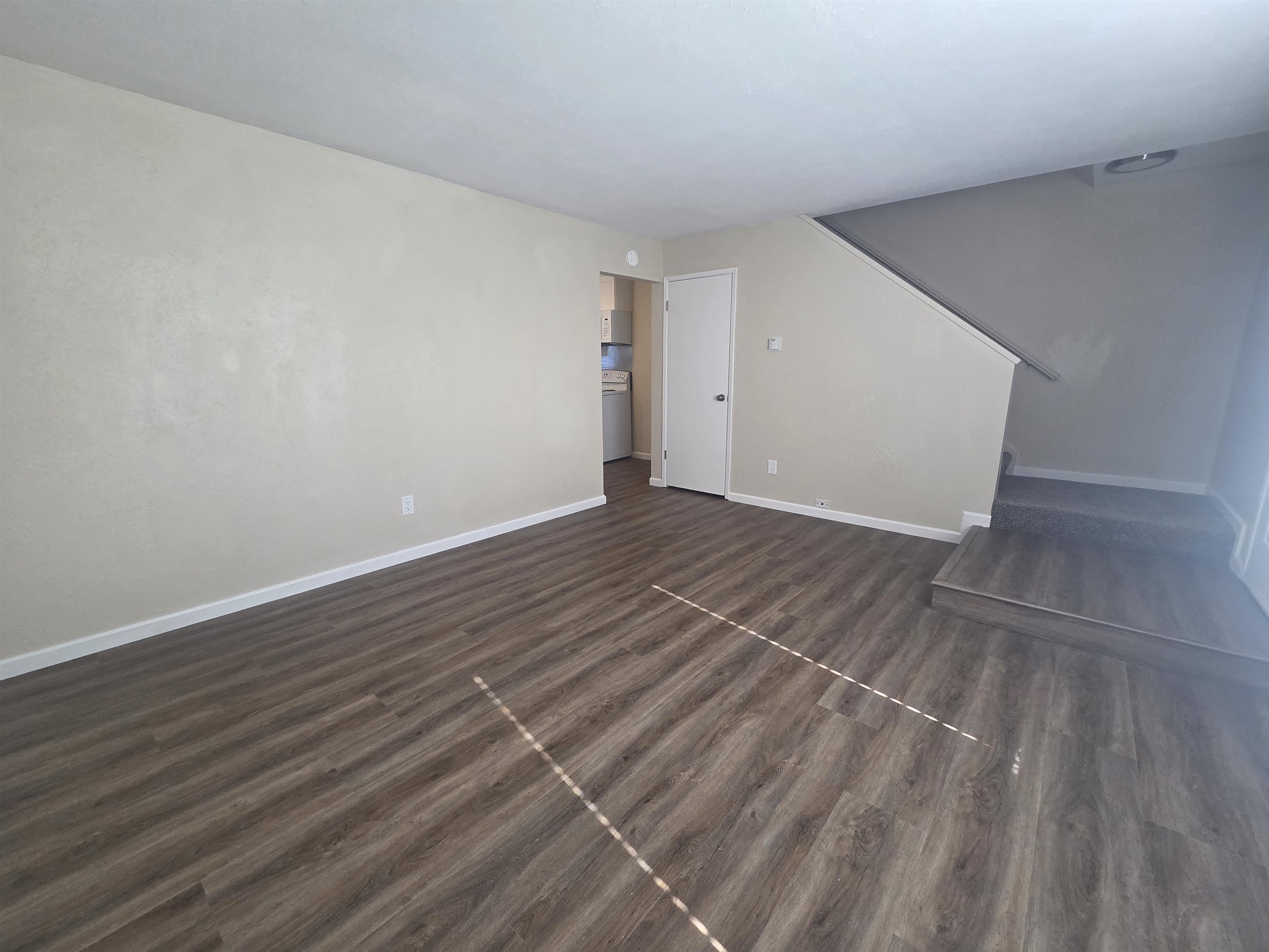 Detail Gallery Image 3 of 28 For 20077 Redwood Rd #3,  Castro Valley,  CA 94546 - 2 Beds | 1/1 Baths