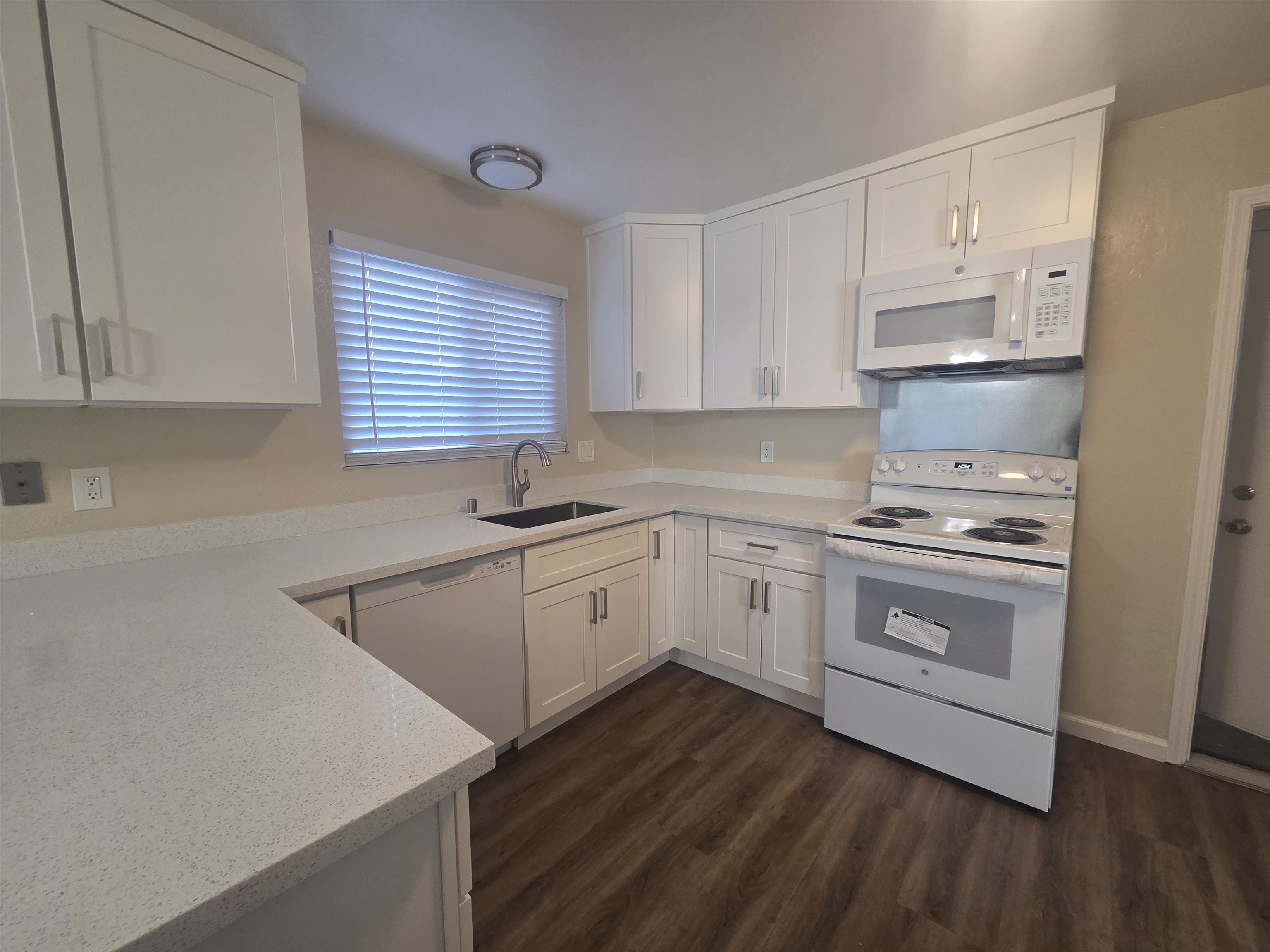 Detail Gallery Image 8 of 28 For 20077 Redwood Rd #3,  Castro Valley,  CA 94546 - 2 Beds | 1/1 Baths