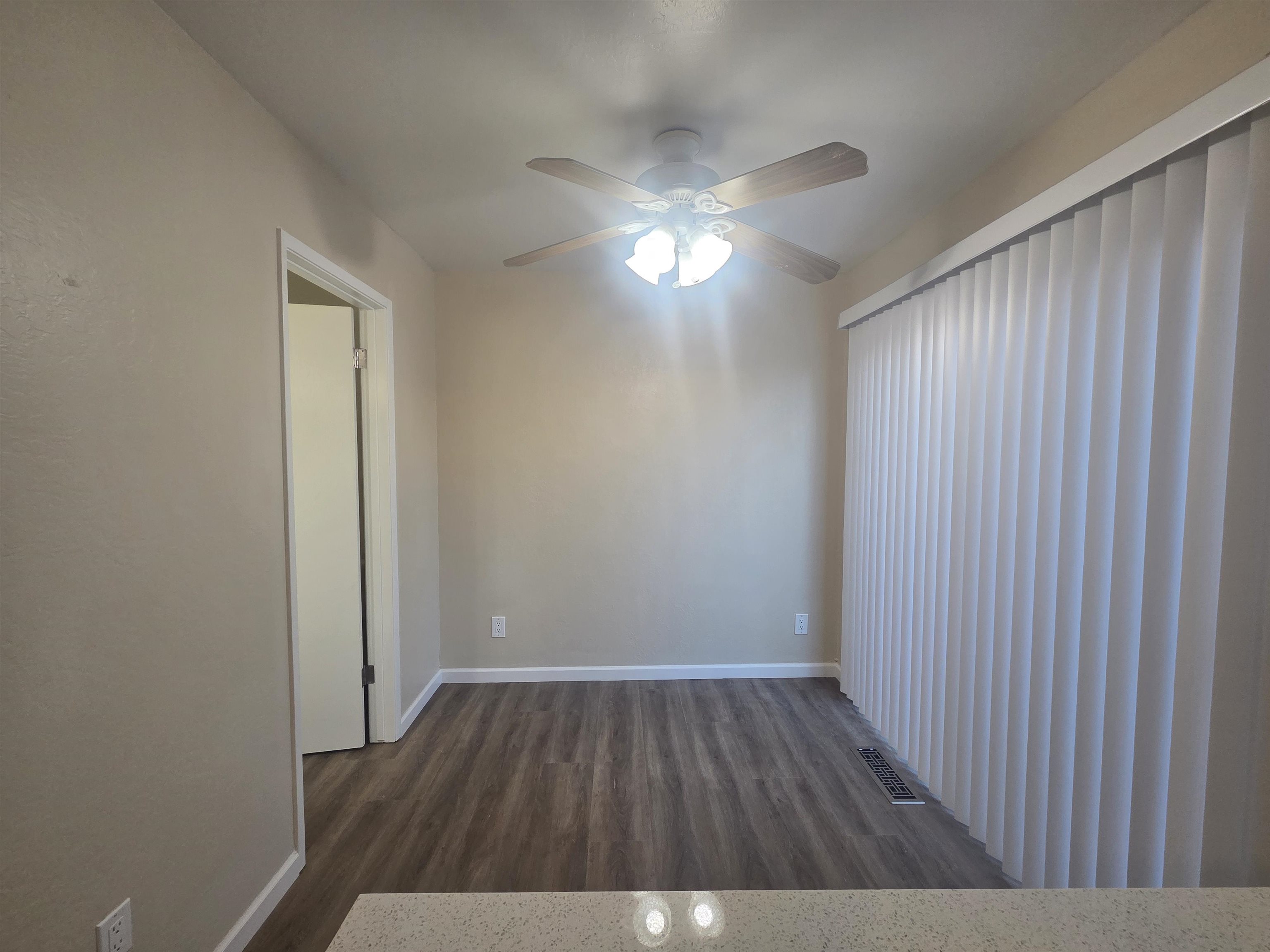 Detail Gallery Image 10 of 28 For 20077 Redwood Rd #3,  Castro Valley,  CA 94546 - 2 Beds | 1/1 Baths