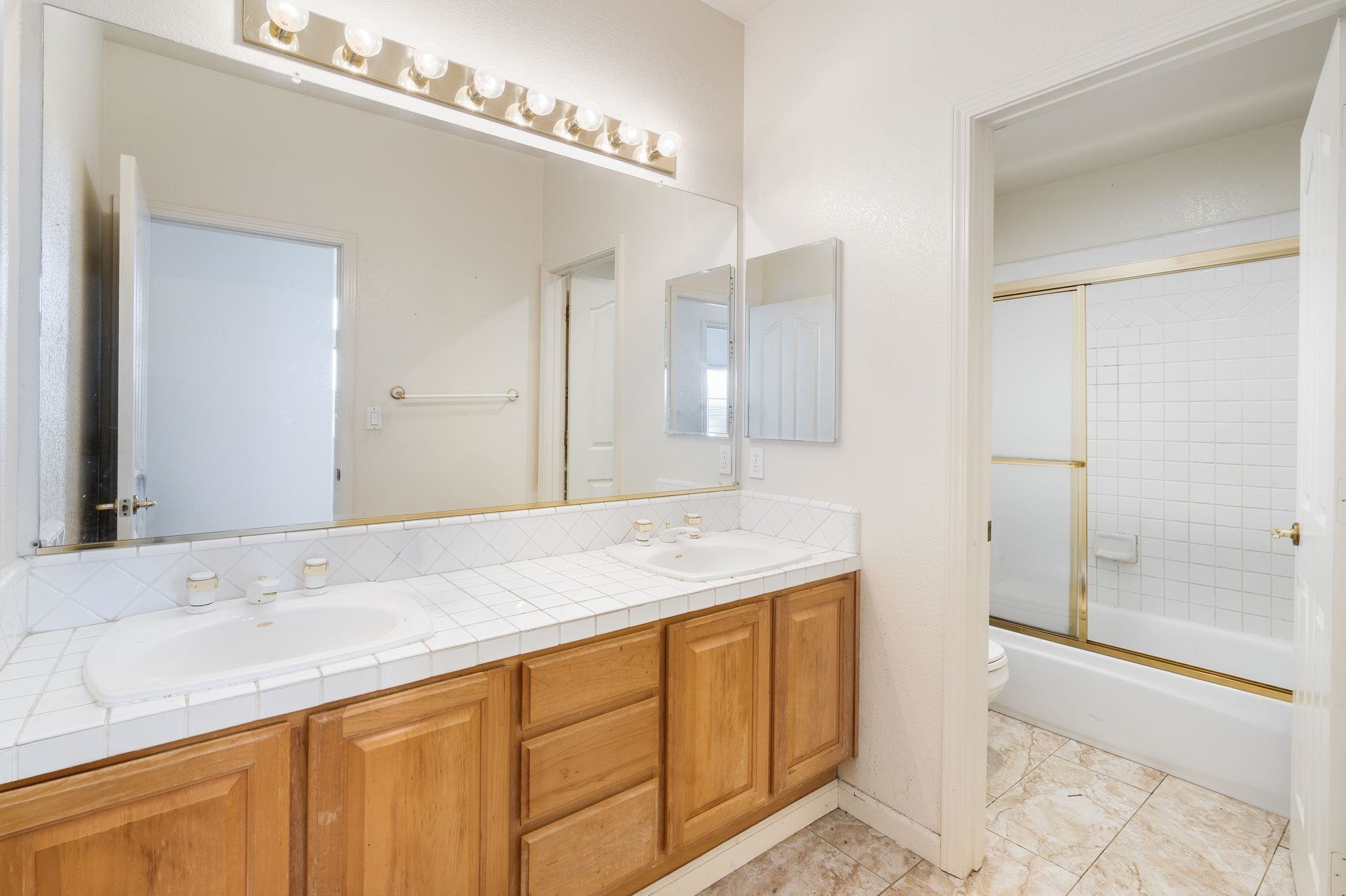 Detail Gallery Image 27 of 50 For 966 Oak Vista Ct, Lafayette,  CA 94549 - 4 Beds | 3 Baths