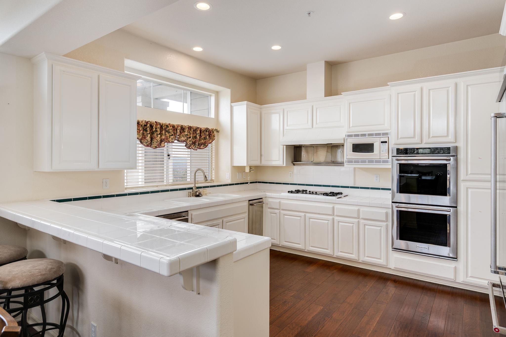 Detail Gallery Image 9 of 50 For 966 Oak Vista Ct, Lafayette,  CA 94549 - 4 Beds | 3 Baths