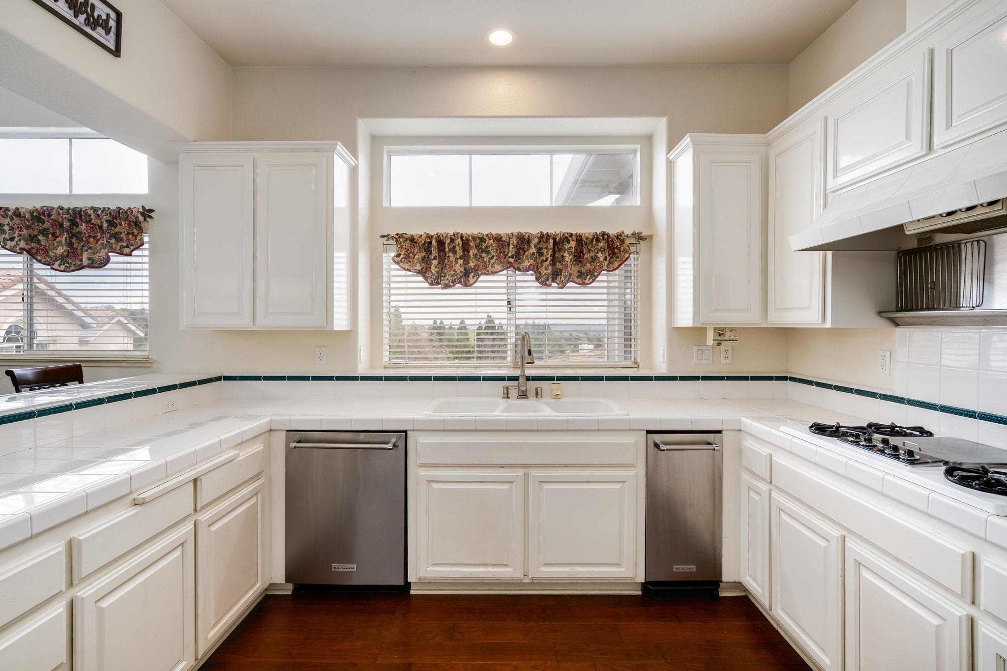 Detail Gallery Image 10 of 50 For 966 Oak Vista Ct, Lafayette,  CA 94549 - 4 Beds | 3 Baths