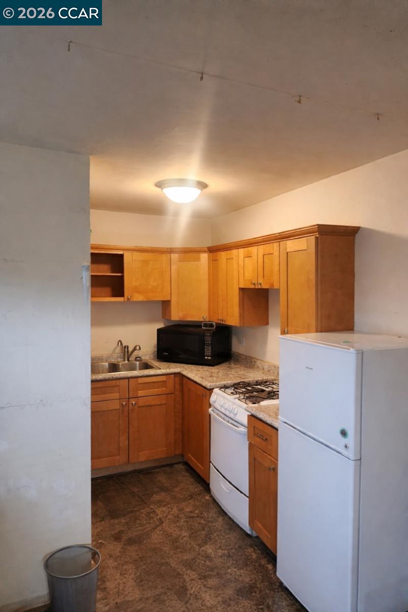 Detail Gallery Image 5 of 9 For 2079 Church St, Oakland,  CA 94621 - 1 Beds | 1 Baths