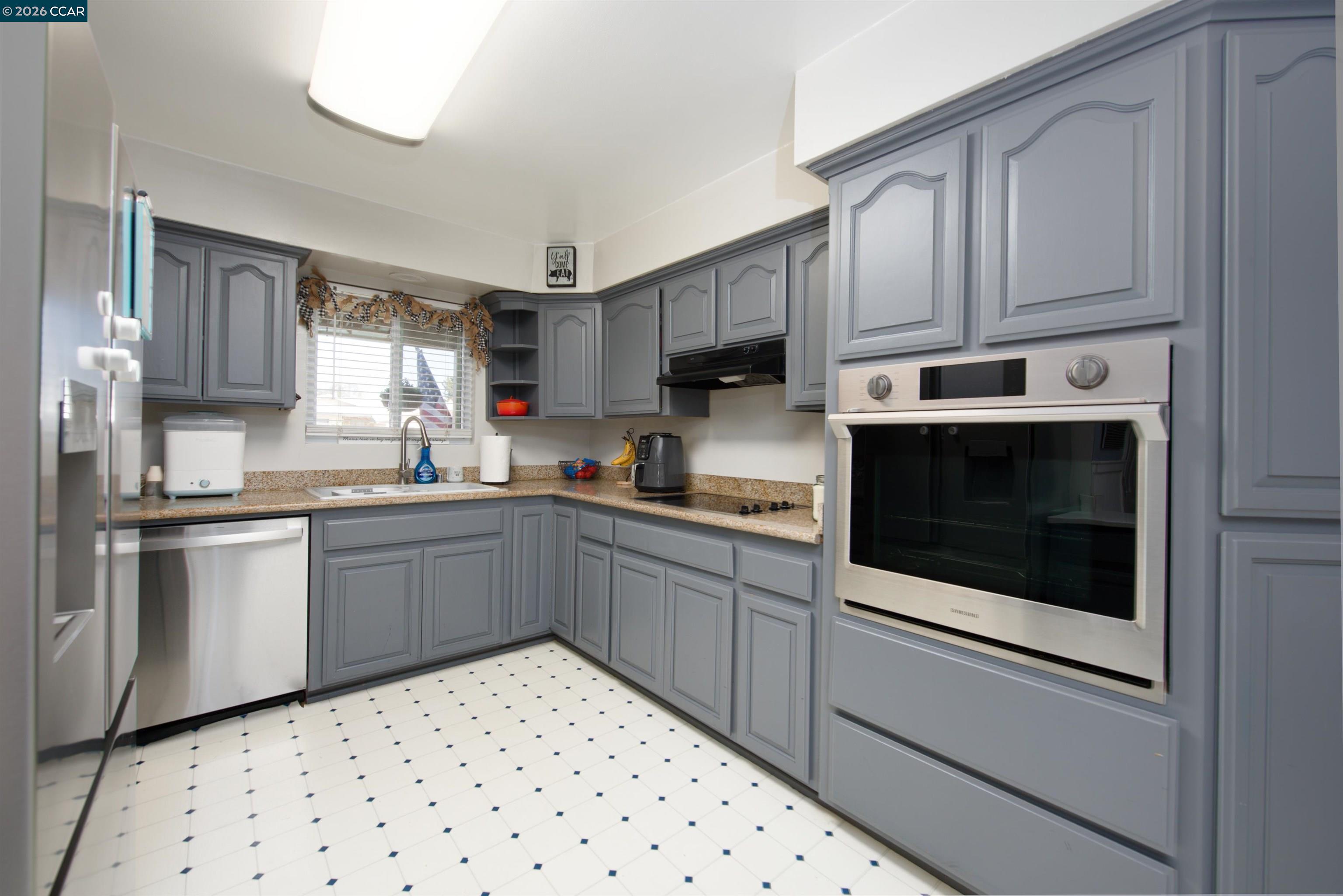 Detail Gallery Image 3 of 25 For 1337 Avon Way, Fairfield,  CA 94533 - 3 Beds | 2 Baths