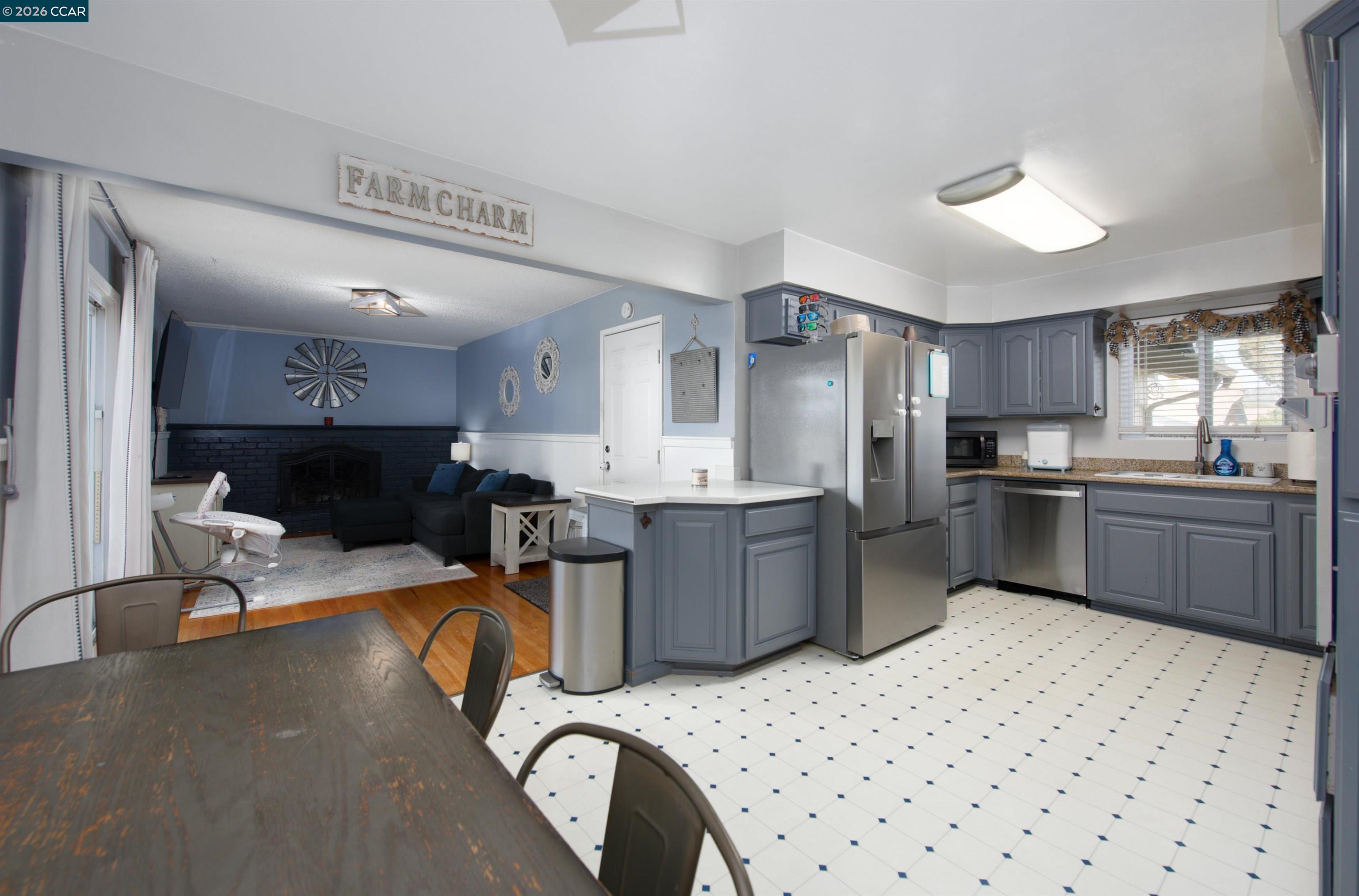 Detail Gallery Image 5 of 25 For 1337 Avon Way, Fairfield,  CA 94533 - 3 Beds | 2 Baths