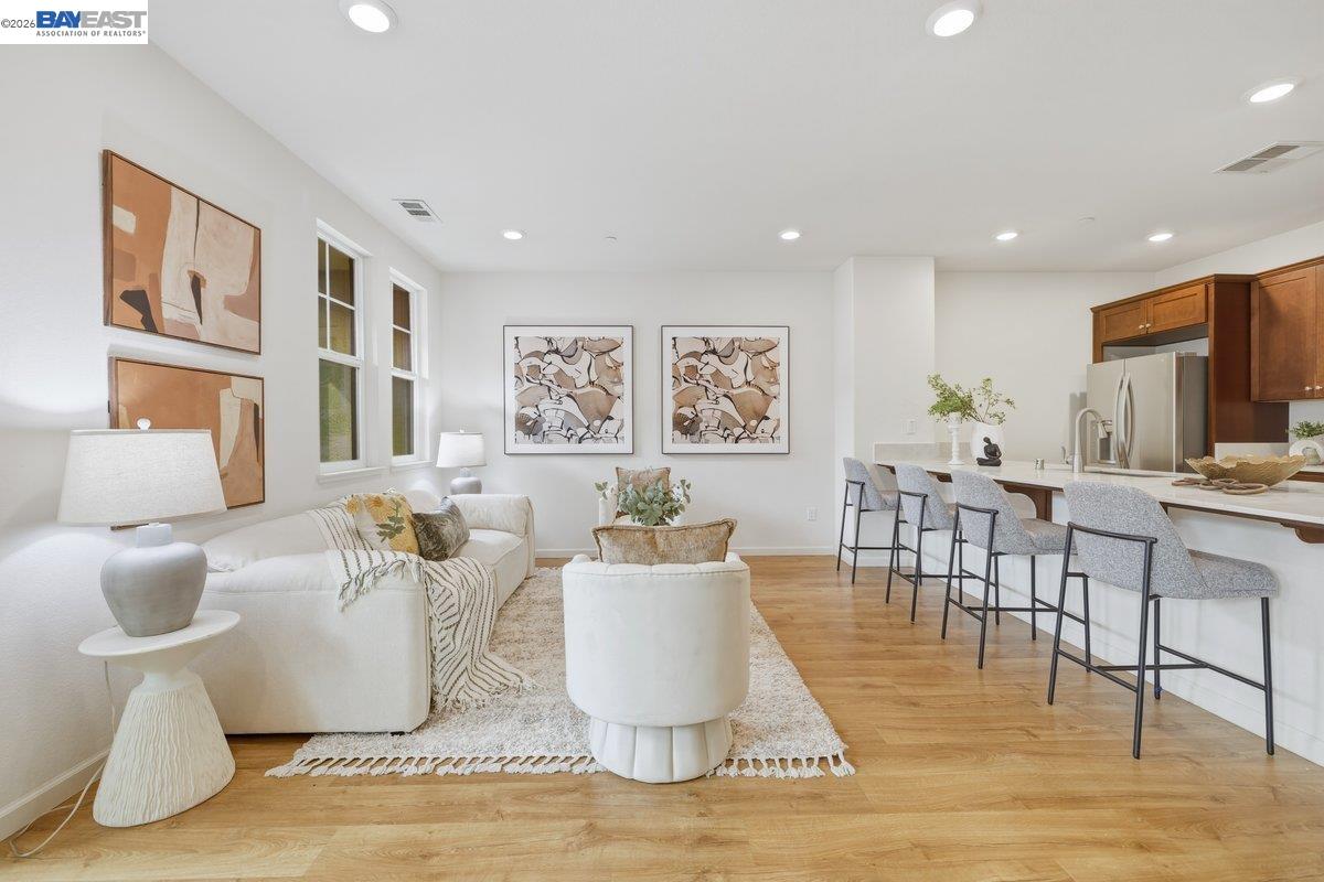 Detail Gallery Image 2 of 30 For 1021 Onofrio Ln #UNIT 3,  San Jose,  CA 95131 - 2 Beds | 2 Baths