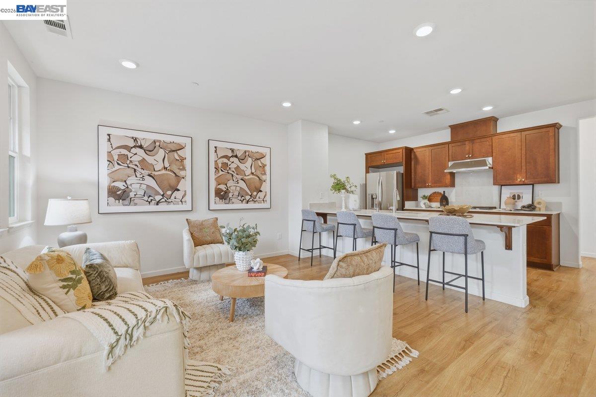 Detail Gallery Image 5 of 30 For 1021 Onofrio Ln #UNIT 3,  San Jose,  CA 95131 - 2 Beds | 2 Baths