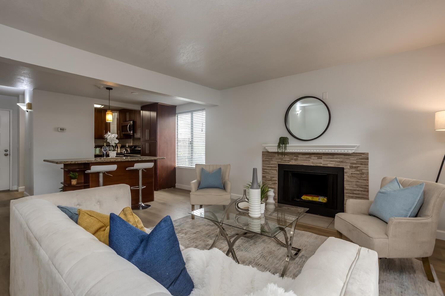 Photo #3: 41123617 Listing: Photo #3